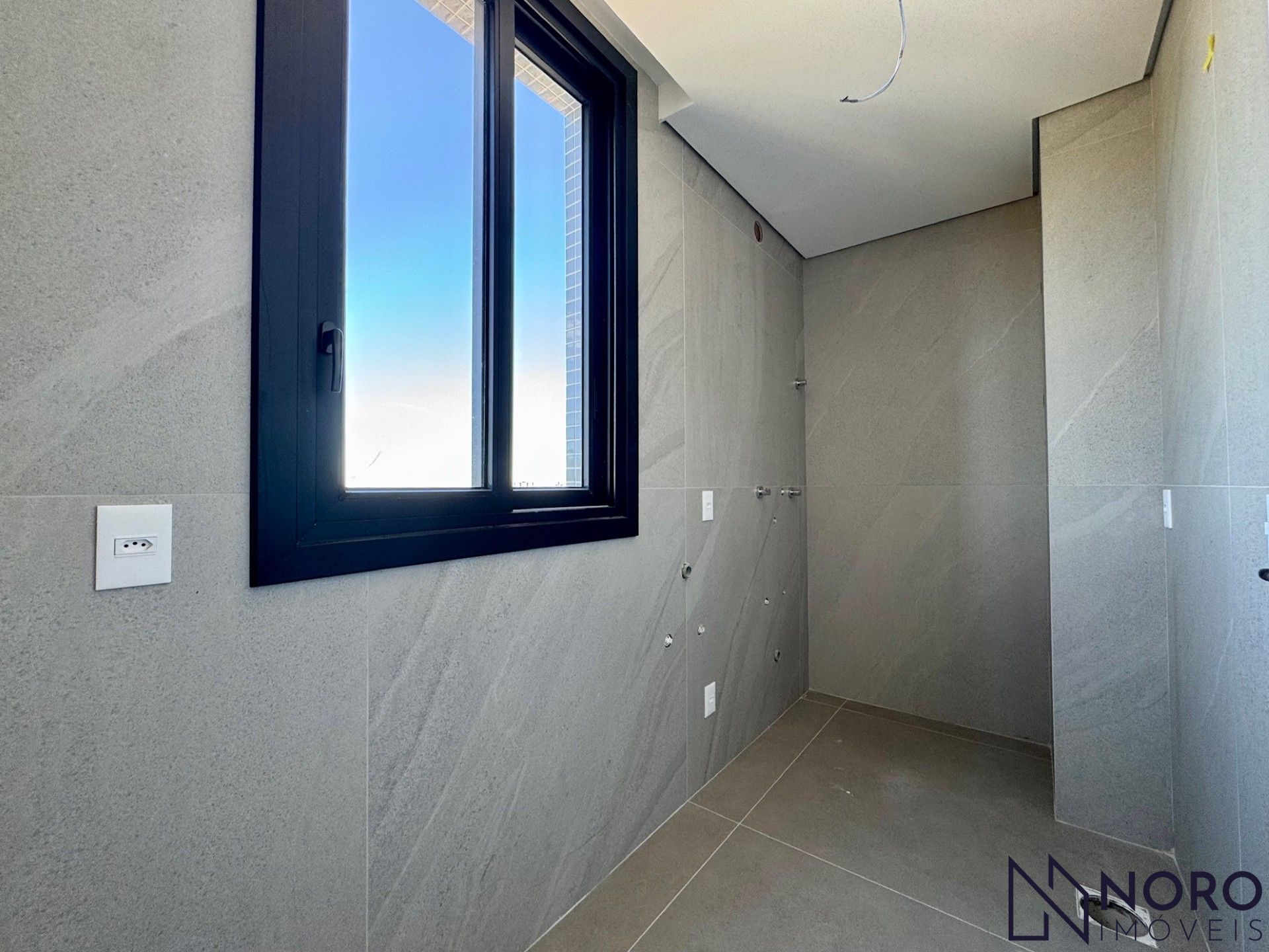 Apartamento 2 suítes living 2 ambientes cozinha integrada 2 box para camionetas