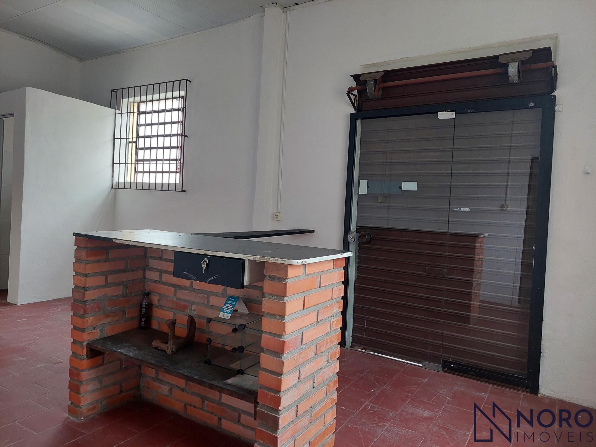 Casa na Silva Jardim imediações da Borges de Medeiros com 2 dormitórios 2 vagas
