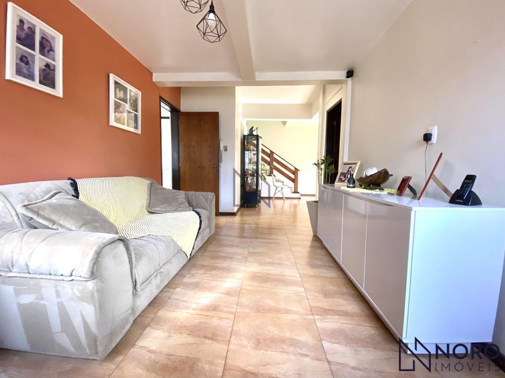 Casa à venda 4 dormitórios, 1 suíte, no Bairro Medianeira