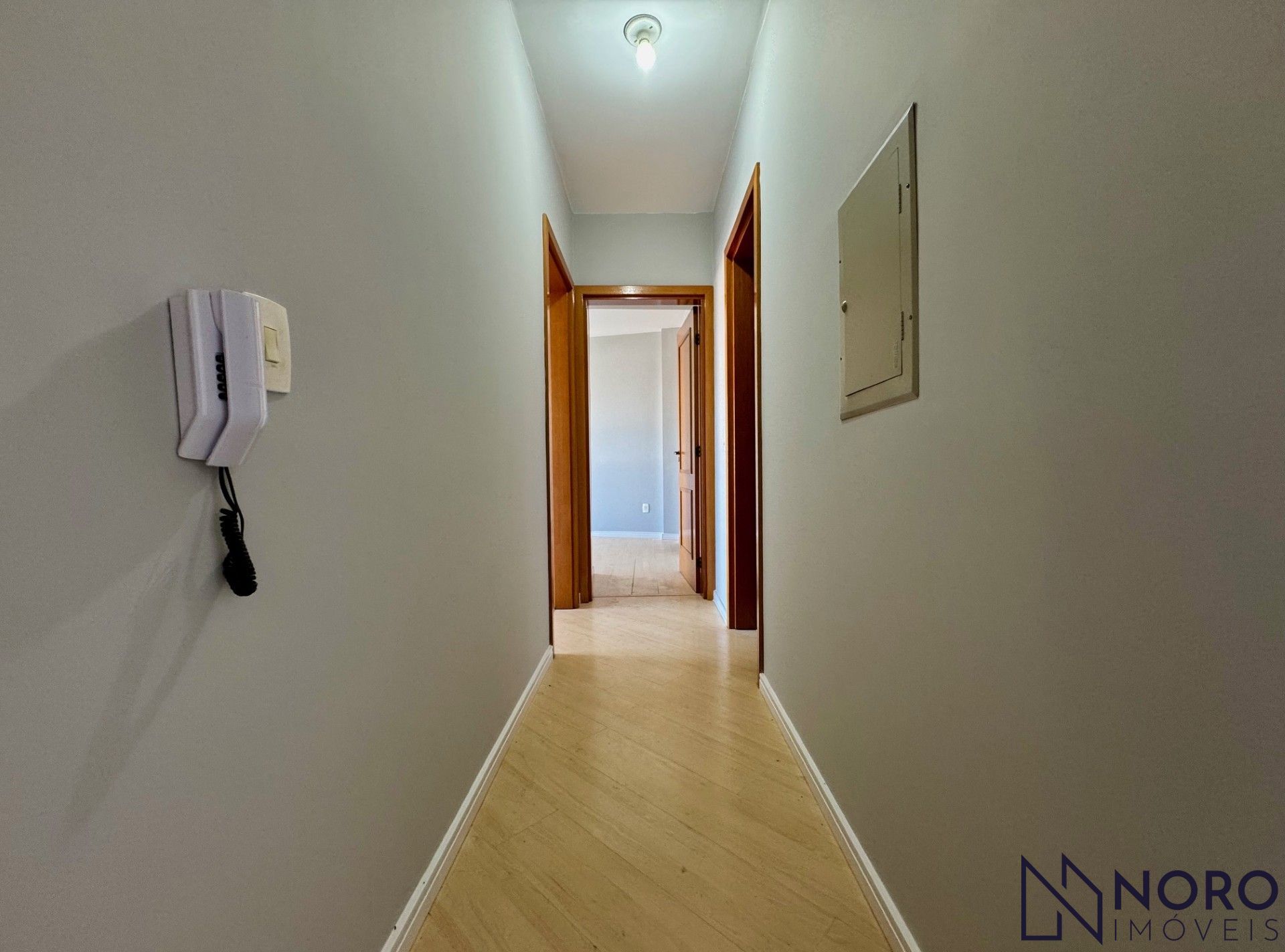 Venda – Apartamento semimobiliado no Centro, 2 dormitórios com suíte!