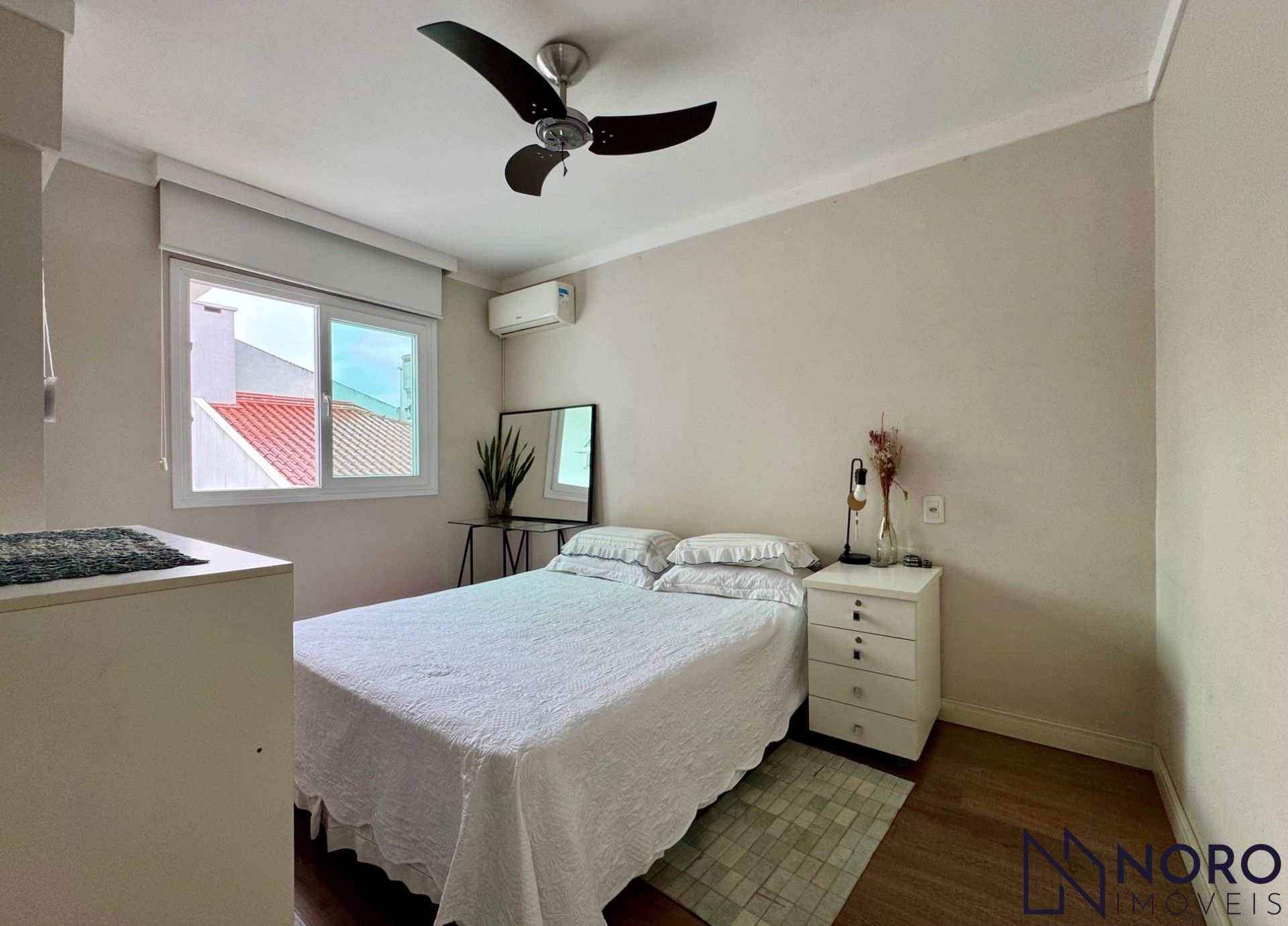 Casa de esquina no Bairro Noal com 3 suítes, 290 m² e área gourmet com piscina!