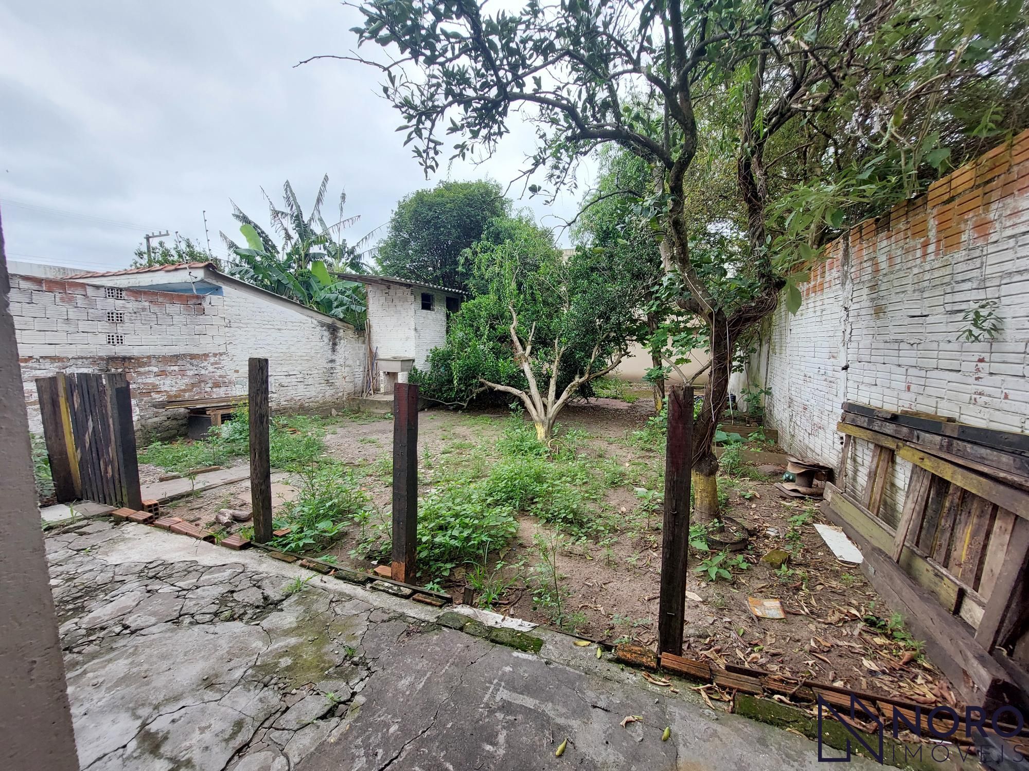 Casa na Silva Jardim imediações da Borges de Medeiros com 2 dormitórios 2 vagas