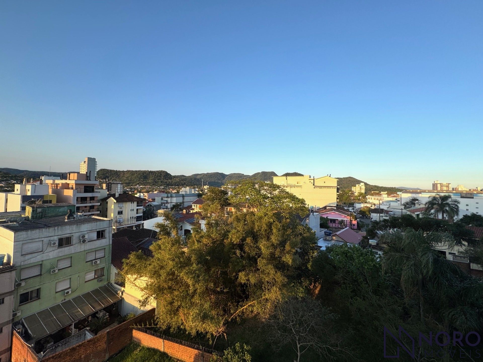 Apartamento de 3 Dormitórios com Suíte com 2 box de garagem no Condomínio Mont B