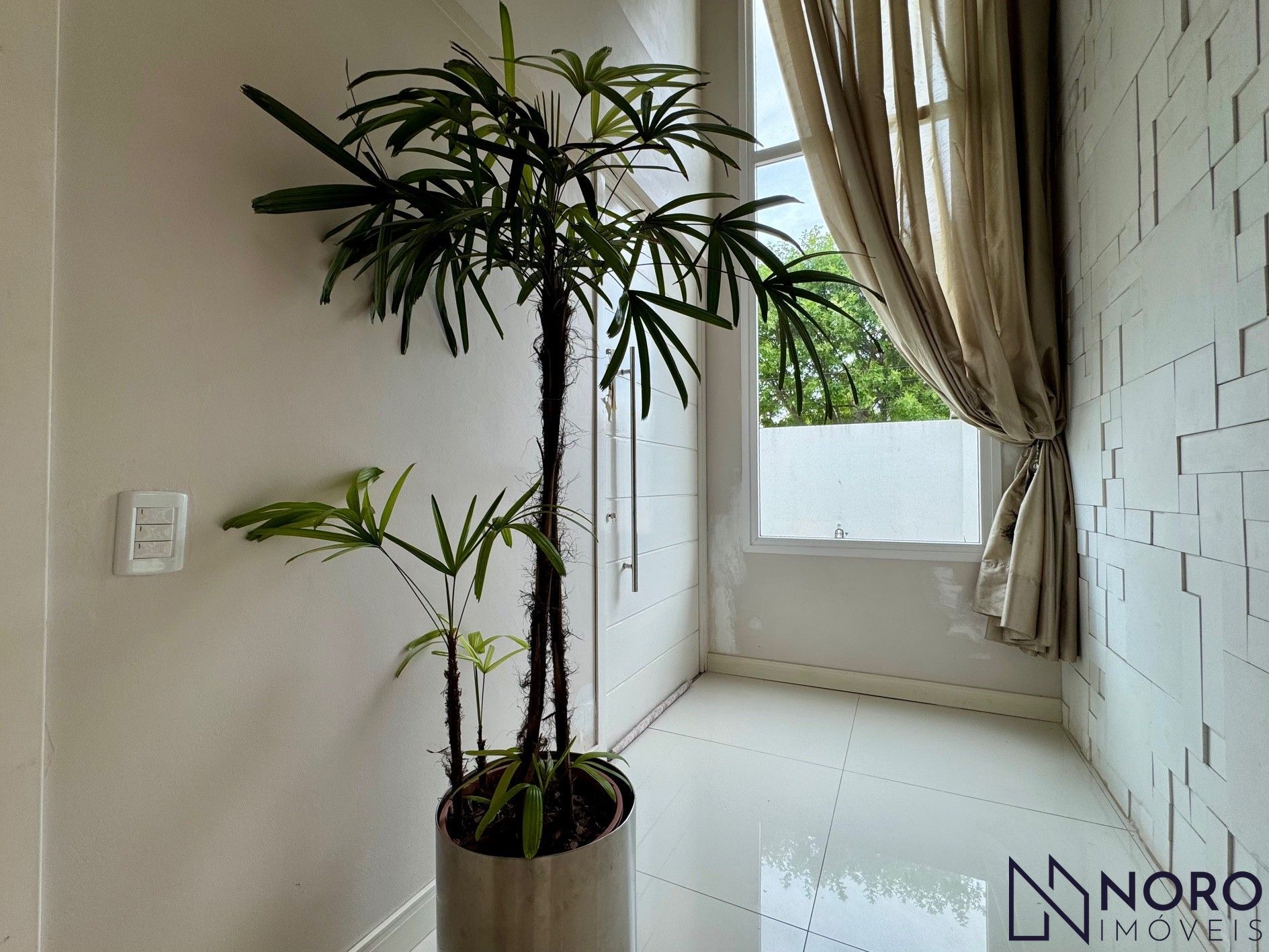 Casa de esquina no Bairro Noal com 3 suítes, 290 m² e área gourmet com piscina!
