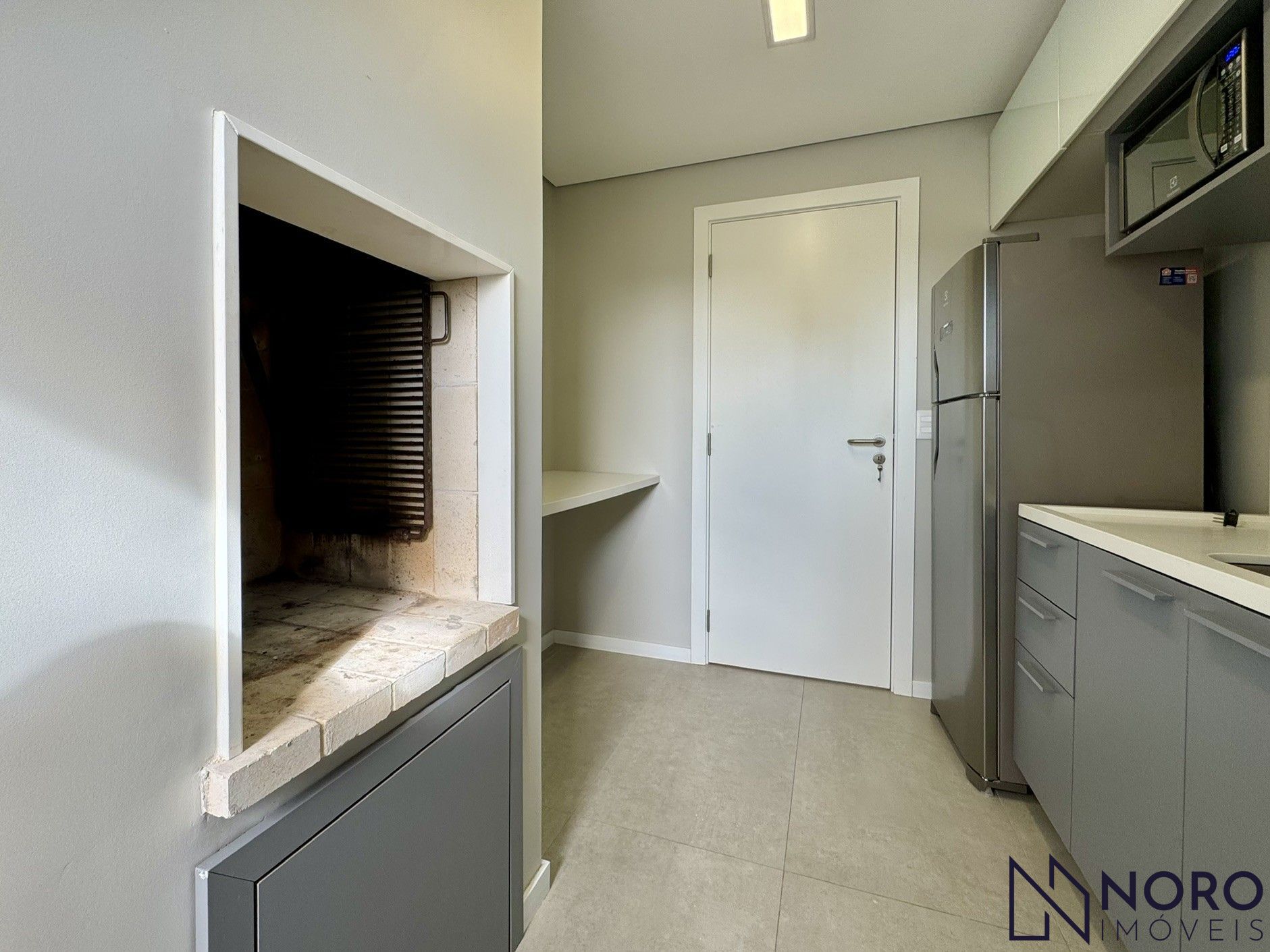 Apartamento à venda / 2dormitórios/1 suíte / 2 vagas de garagem/ Bairro Mediane
