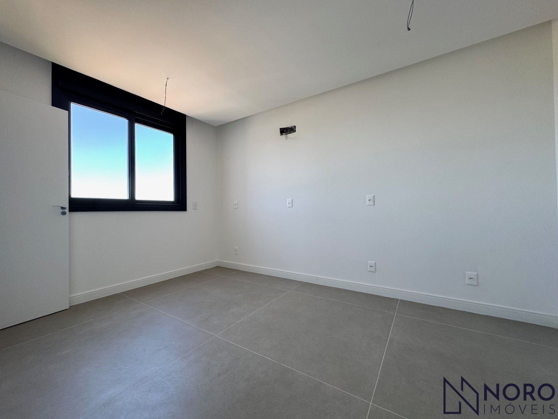 Apartamento 2 suítes living 2 ambientes cozinha integrada 2 box para camionetas