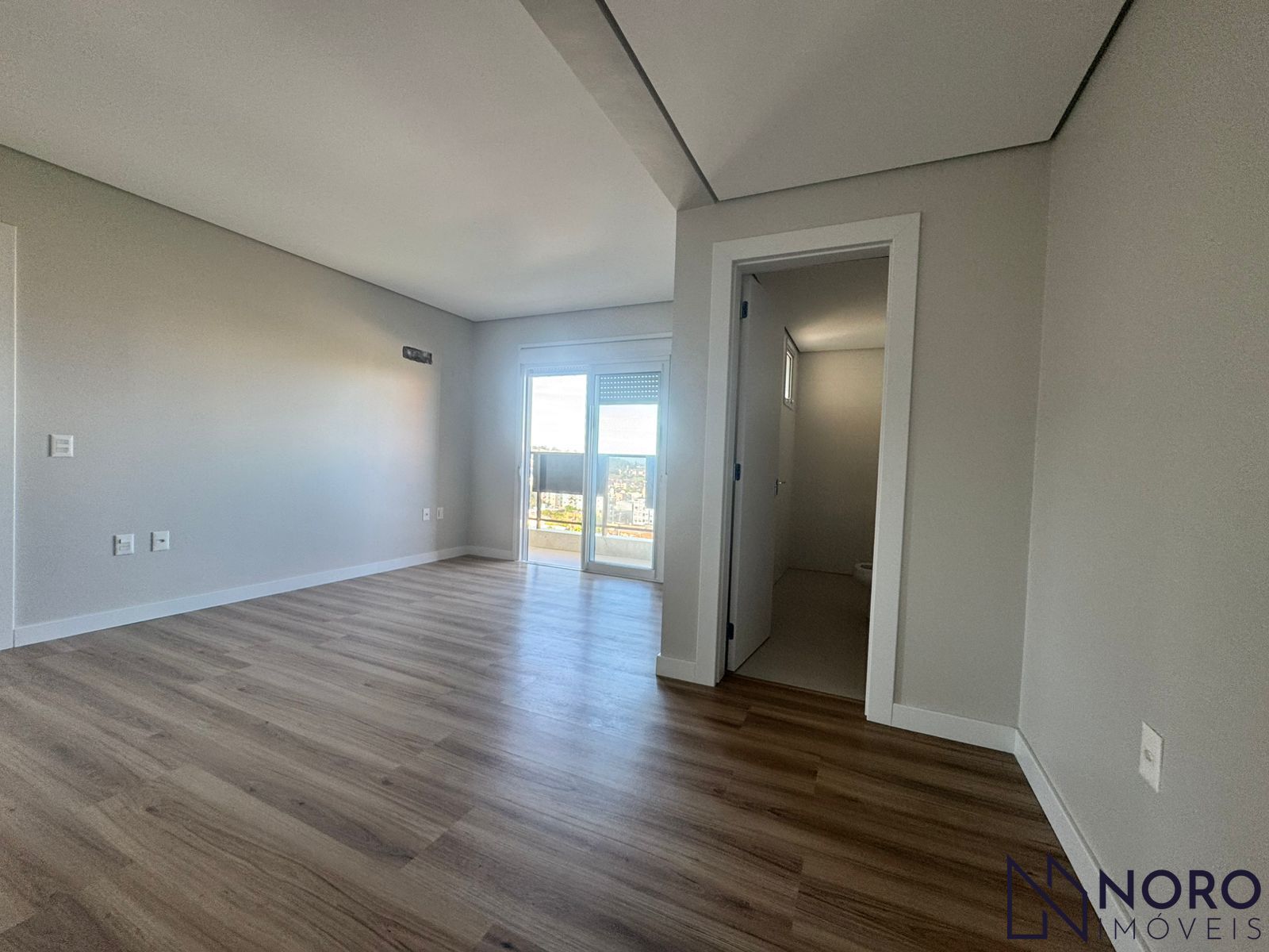 Apartamento - Bairro Lourdes - Vista Panorâmica - 3 suítes - 2 garagens