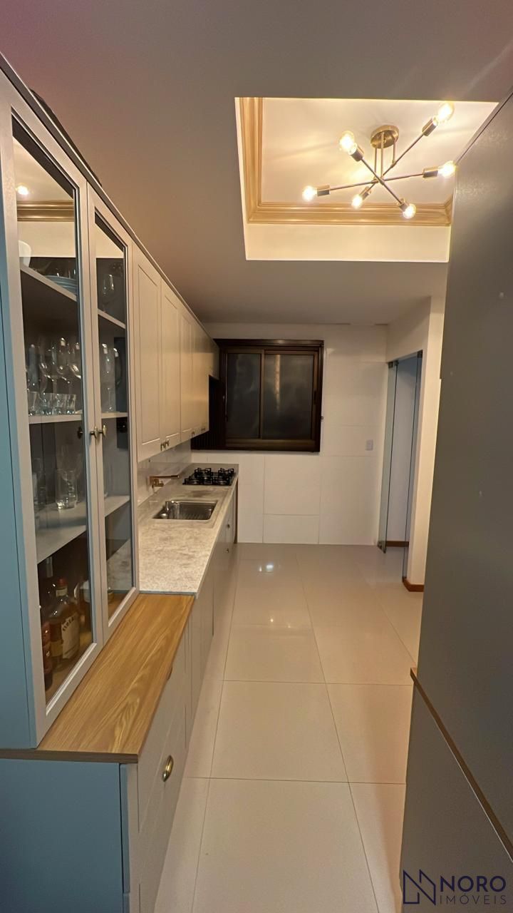 Apartamento 3 dormitórios de frente, 2 sacadas com 130,93m² no bairro Nossa Senh