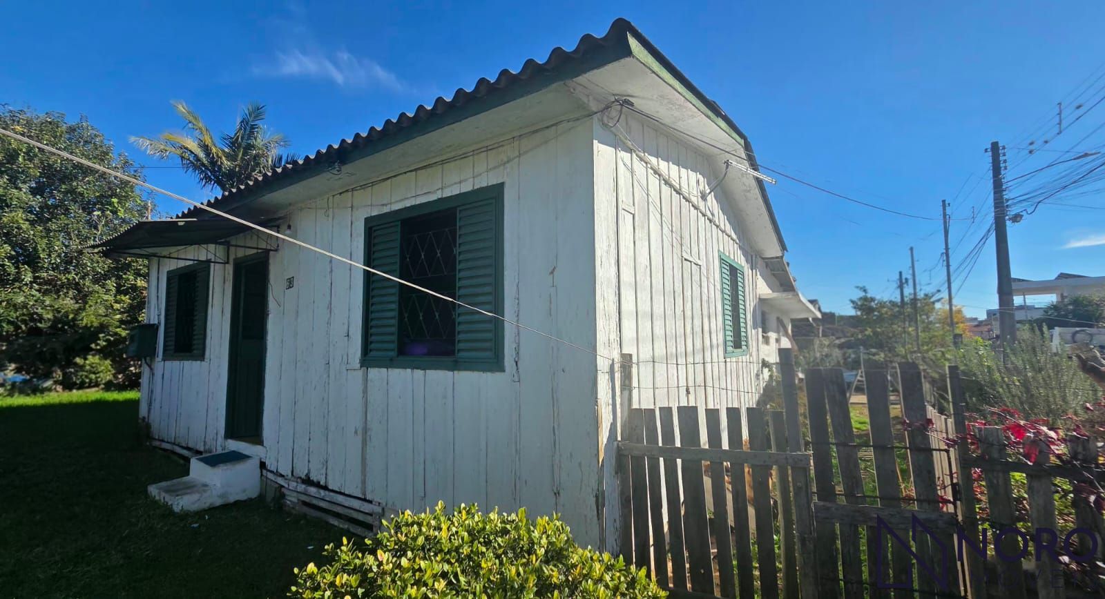 Terreno de Esquina com 422 m² e Casa para Reforma à Venda em Camobi Excelente