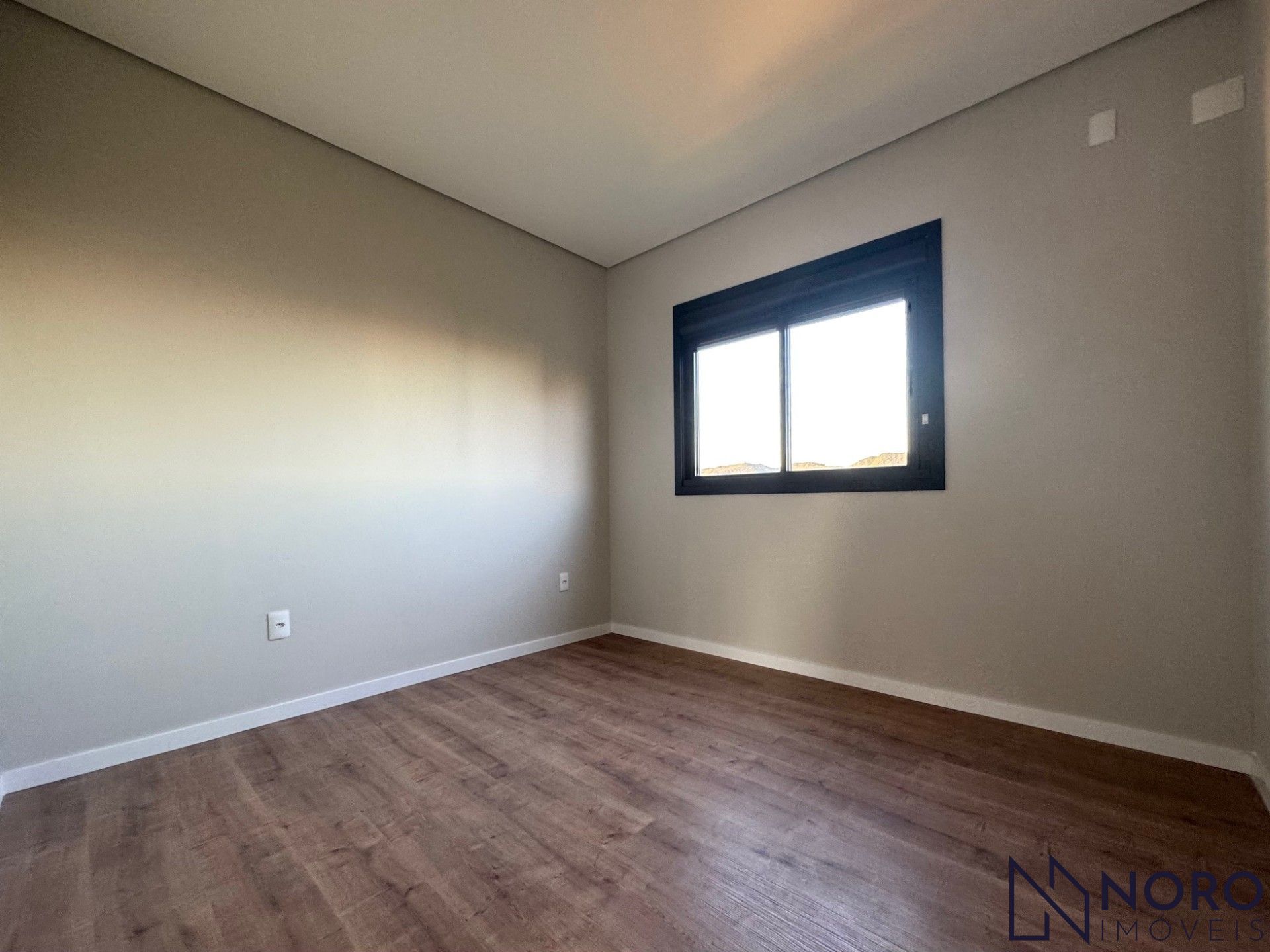 Apartamento de 3 Dormitórios com Suíte com 2 box de garagem no Condomínio Mont B