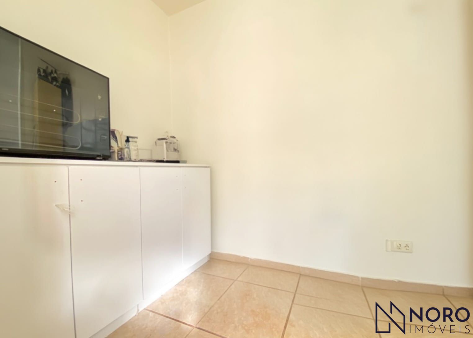 Apartamento semimobiliado com 2 dormitórios e suíte próximo à UFN
