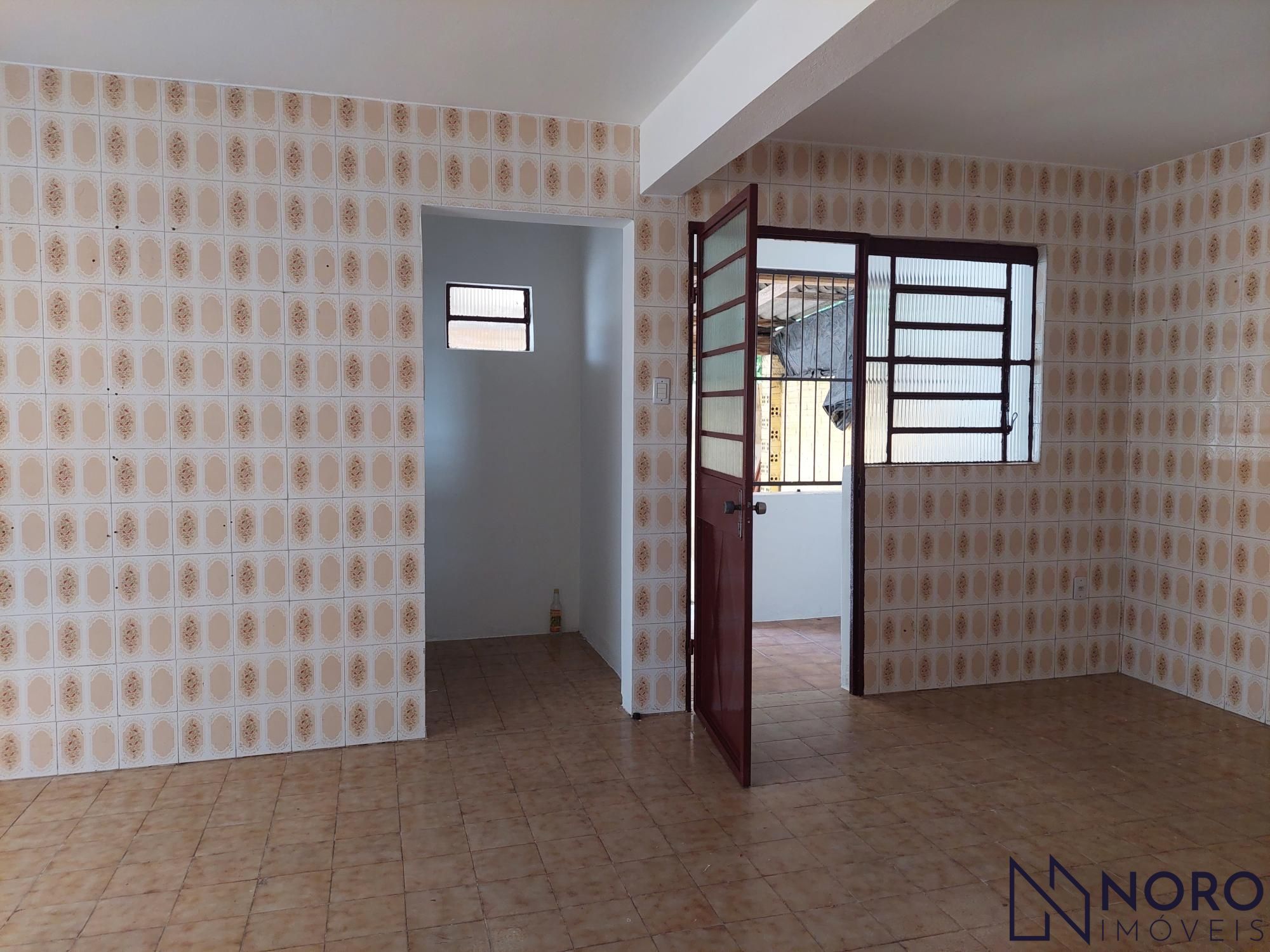 Casa na Silva Jardim imediações da Borges de Medeiros com 2 dormitórios 2 vagas