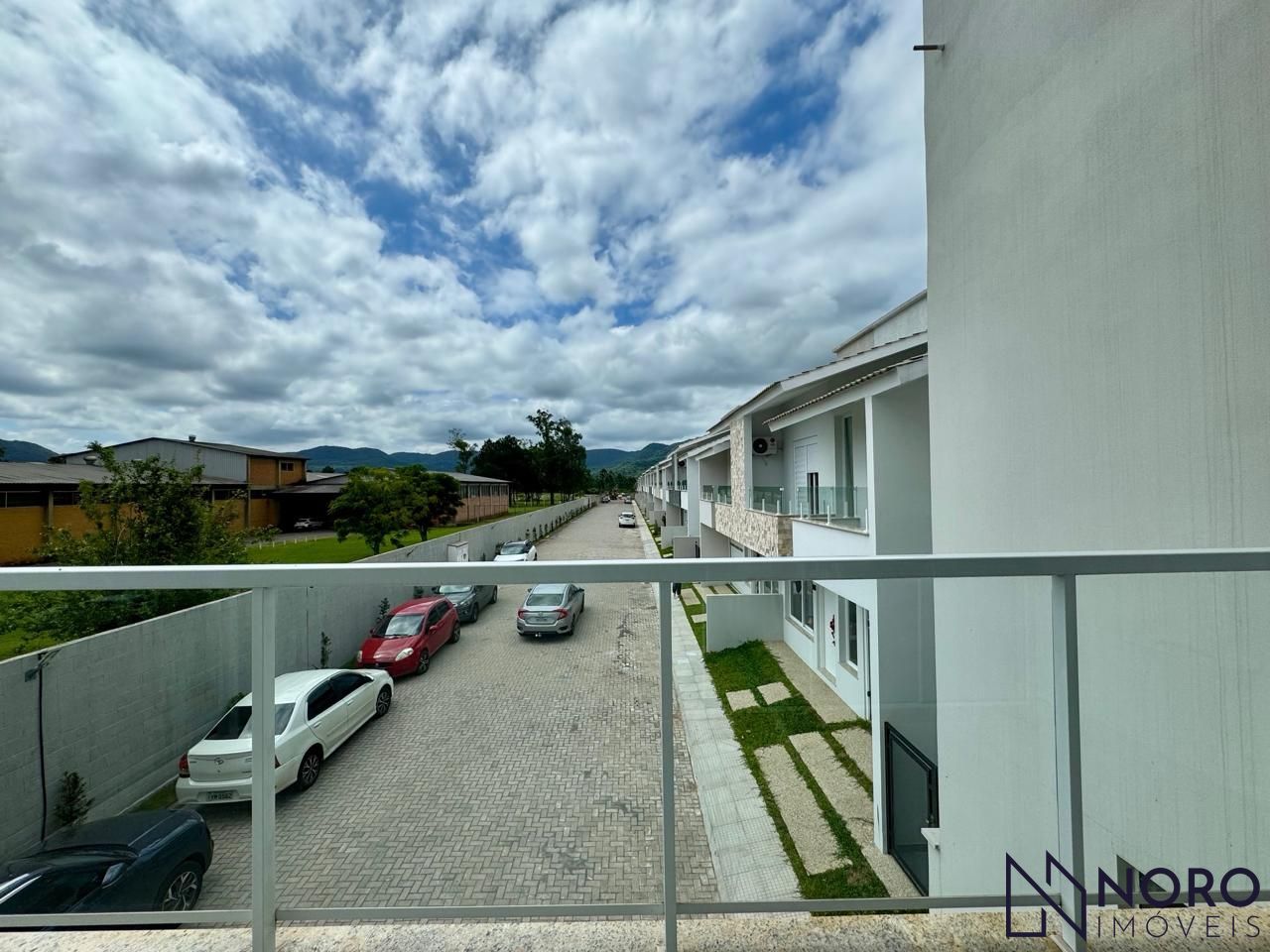 Casa duplex 153 m2 privativos em condomínio fechado em camob