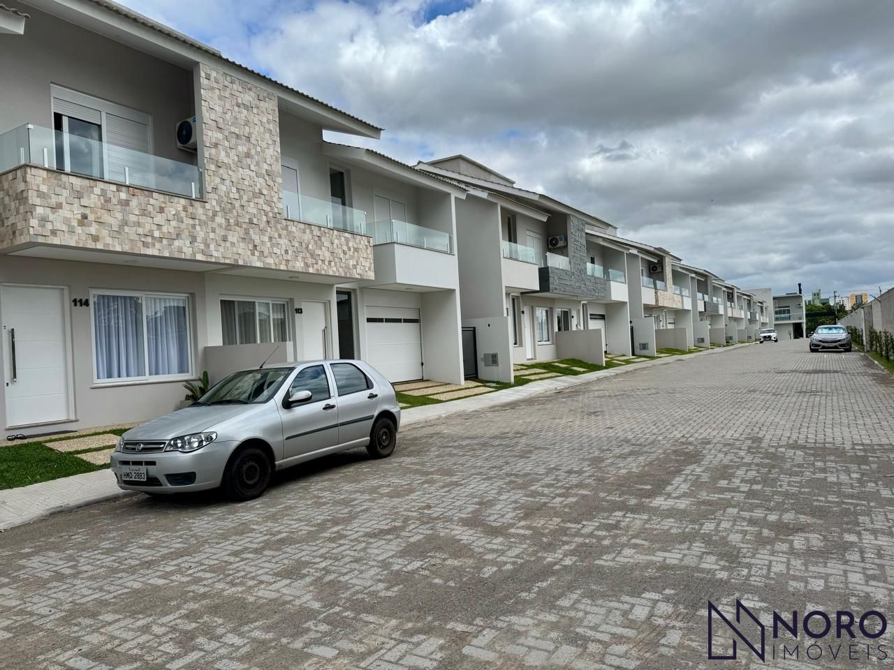 Casa duplex 153 m2 privativos em condomínio fechado em camob