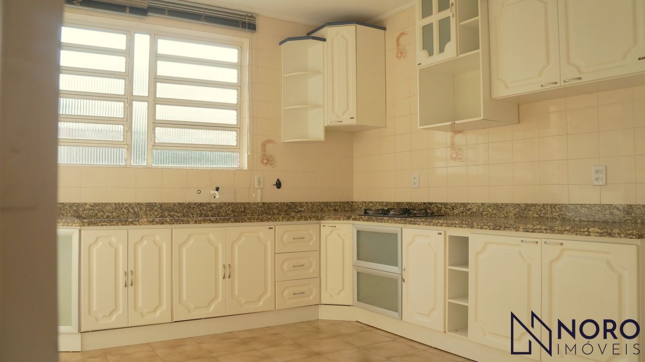 Apartamento 2 dormitórios + escritório, sacada e garagem no Patronato