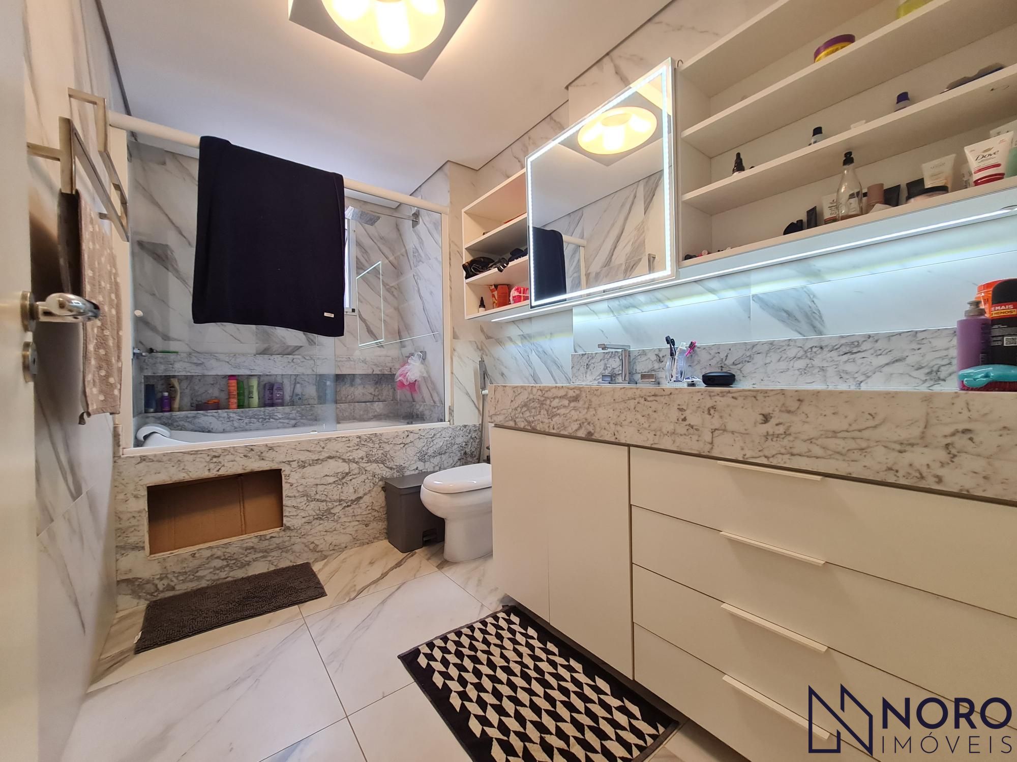 Apartamento Espaçoso com 3 Suítes e 2 Vagas no Centro de Santa Maria