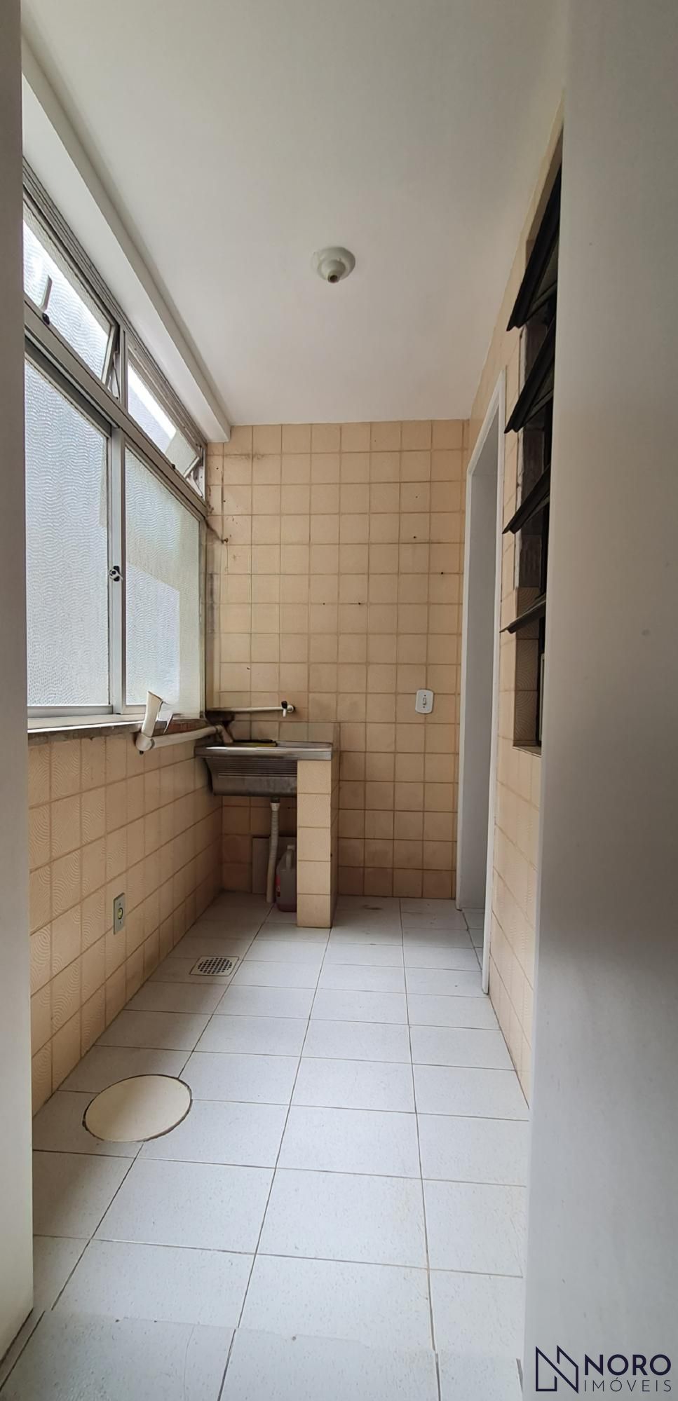 Apartamento Espaçoso de 3 Dormitórios e sacada com Box de Garagem