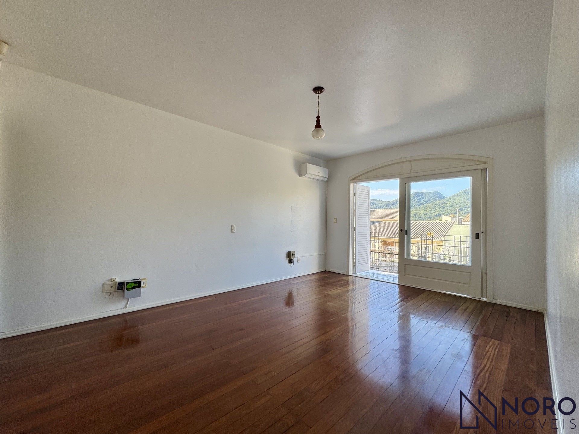Casa espaçosa com 3 dormitórios, 1 suíte, piscina para locação no João Goulart