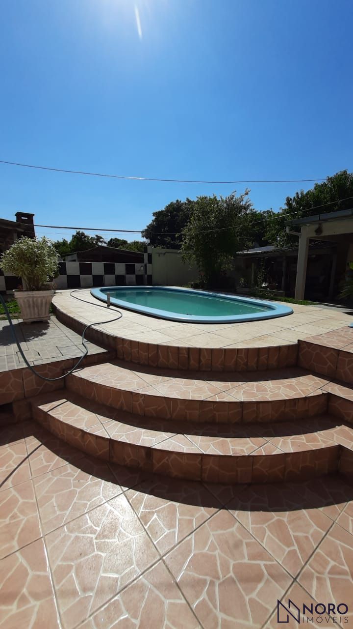 Casa estilo sobrado com 3 dormitórios ( 1 suite master), lavabo, banheiro socia