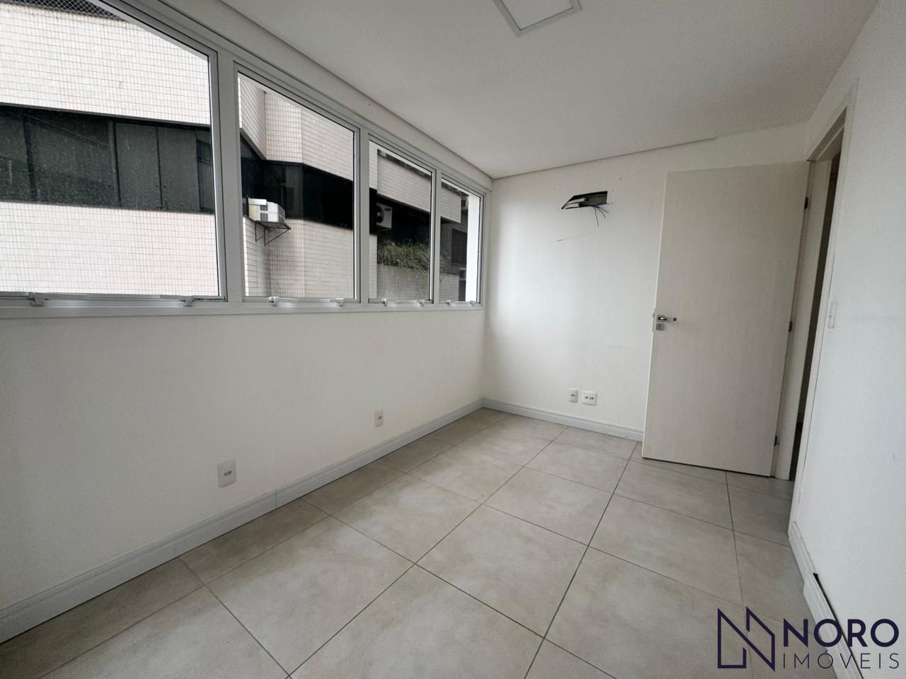 Sala Comercial Próxima ao Hospital de Caridade em Santa Maria 3 Consultórios +