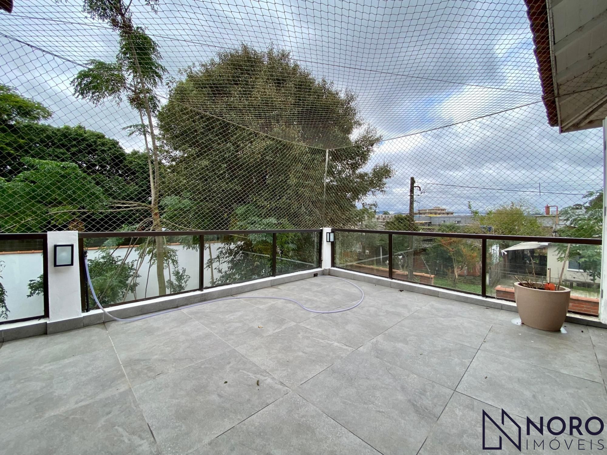 Casa de campo em área urbana com terreno de 1.160m² e 800m² de área construida