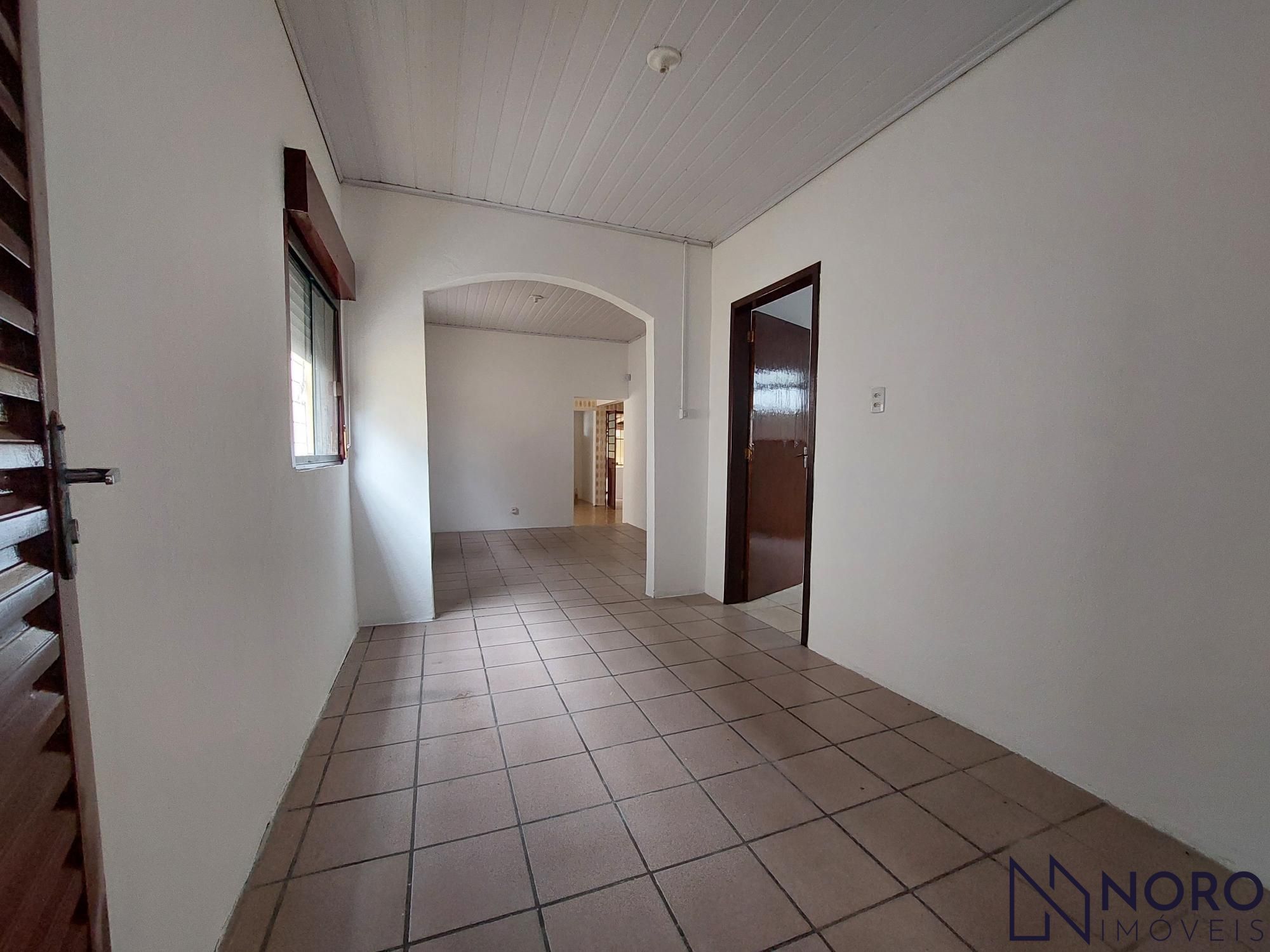 Casa na Silva Jardim imediações da Borges de Medeiros com 2 dormitórios 2 vagas