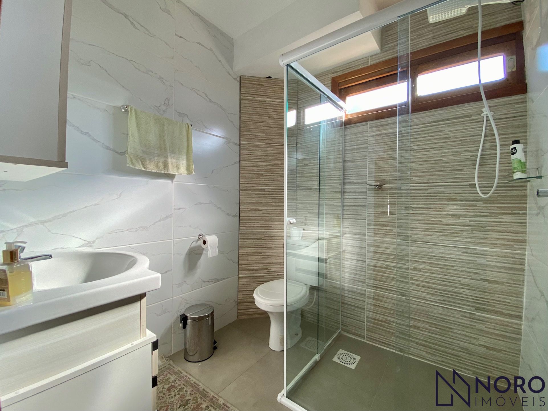 Casa semi nova em itaara com 2 suites living com lareira int