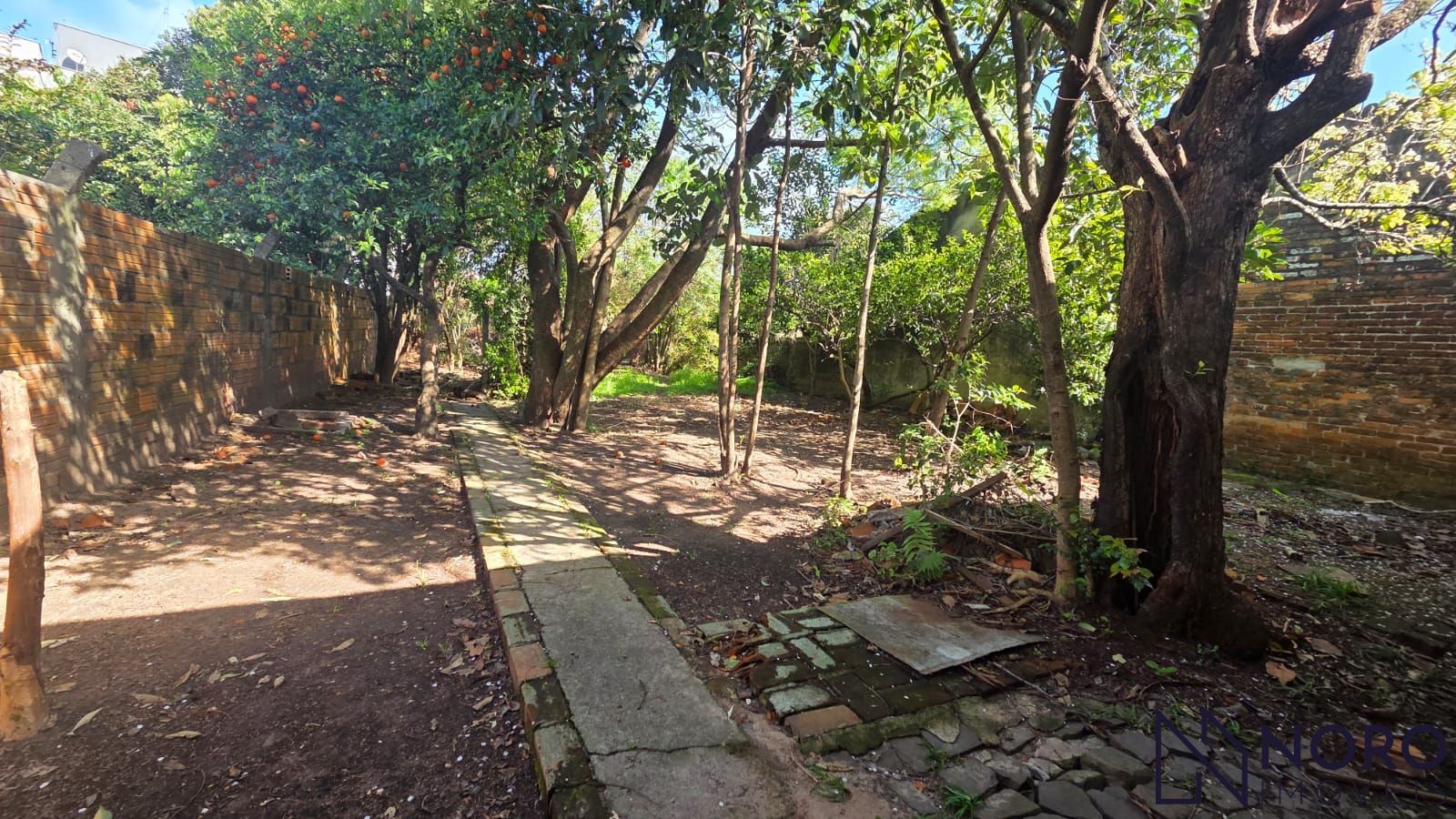 Casa com 3 dormitórios e amplo terreno de 759 m² no Bairro Rosári