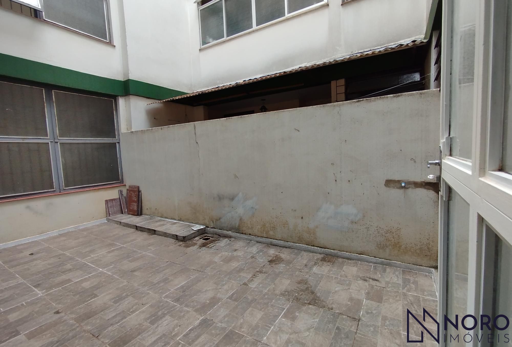 Apartamento Térreo Amplo com 3 Dormitórios e Terraço – 143,85m² Com Box de Gar