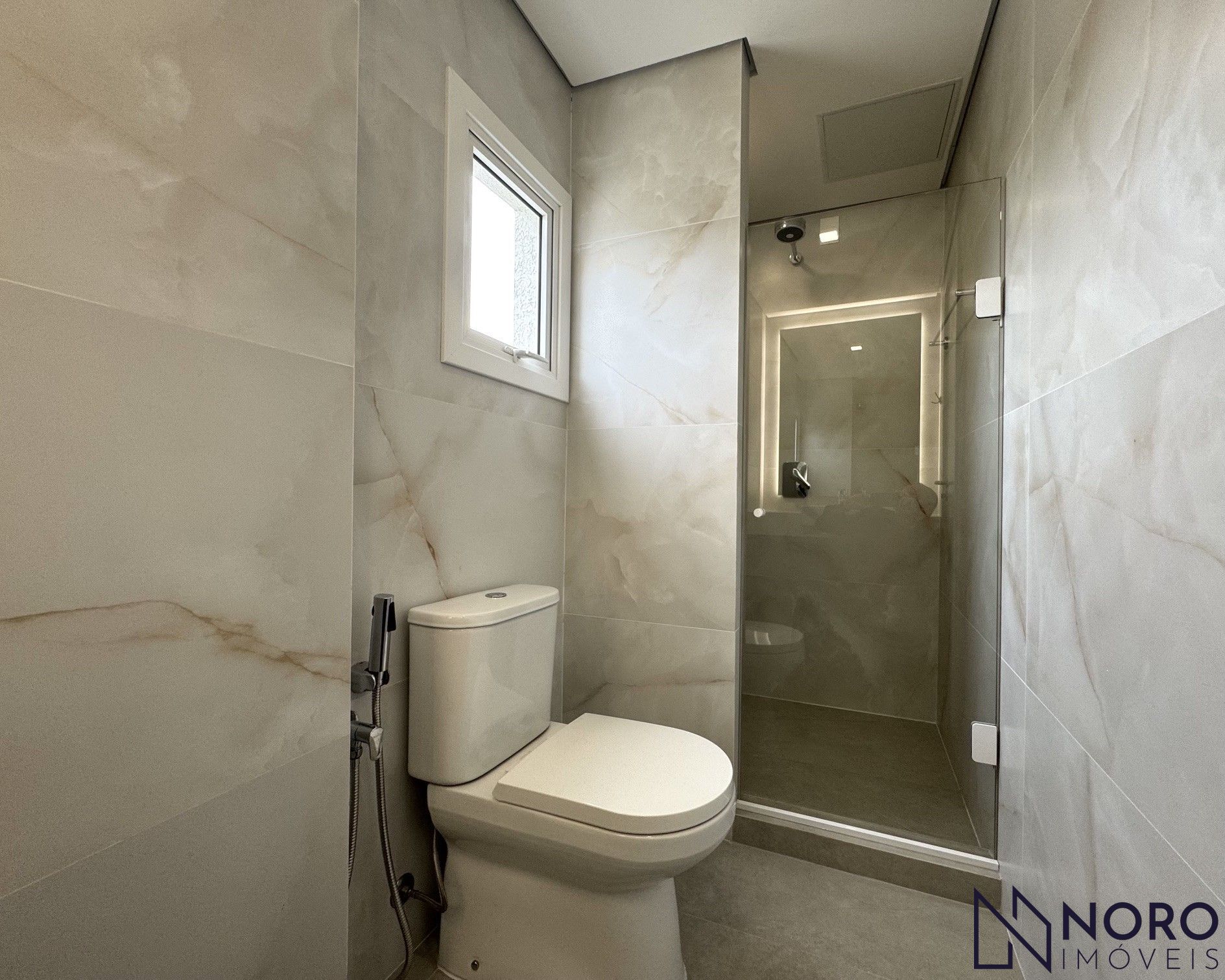 Apartamento à venda / 2dormitórios/1 suíte / 2 vagas de garagem/ Bairro Mediane