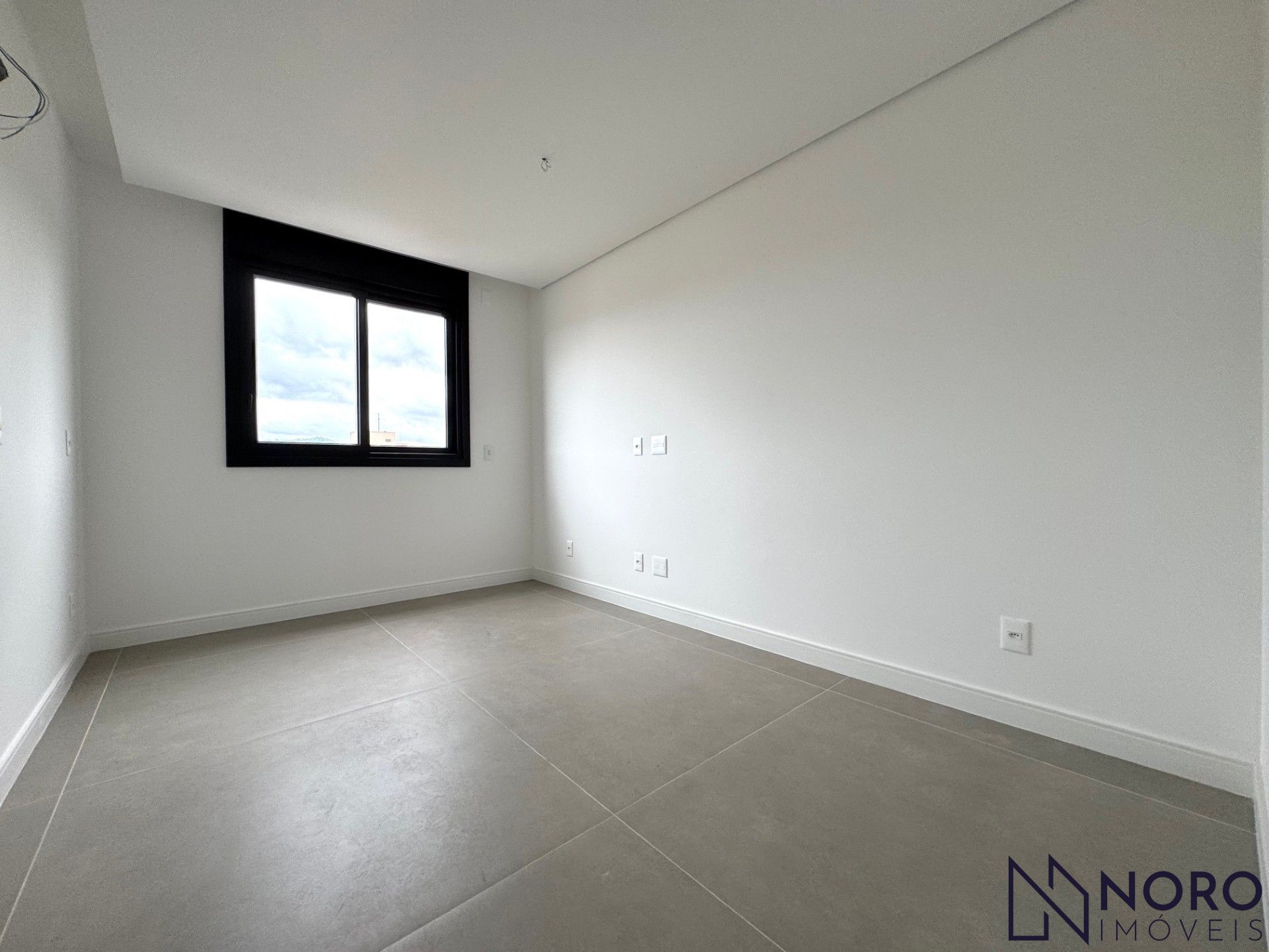 Apartamento Alto Padrão com 3 dormitórios e 1 suíte no Bairro Lourdes