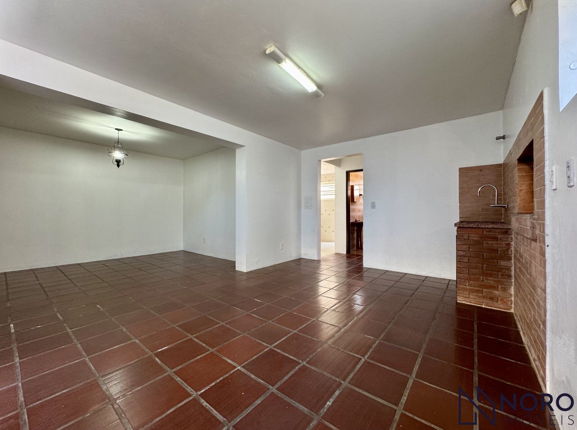 Casa espaçosa com 3 dormitórios, 1 suíte, piscina para locação no João Goulart