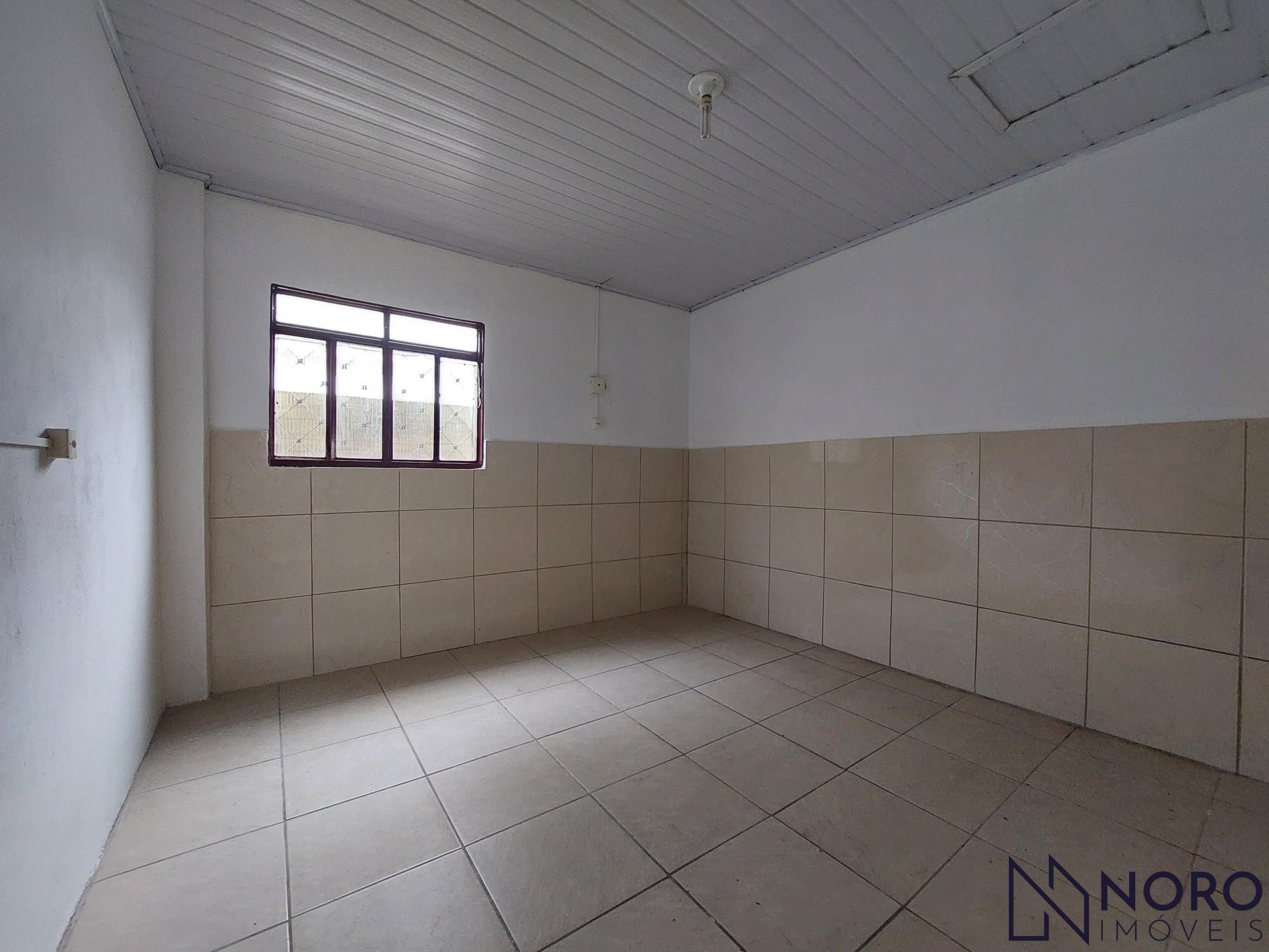 Casa na Silva Jardim imediações da Borges de Medeiros com 2 dormitórios 2 vagas