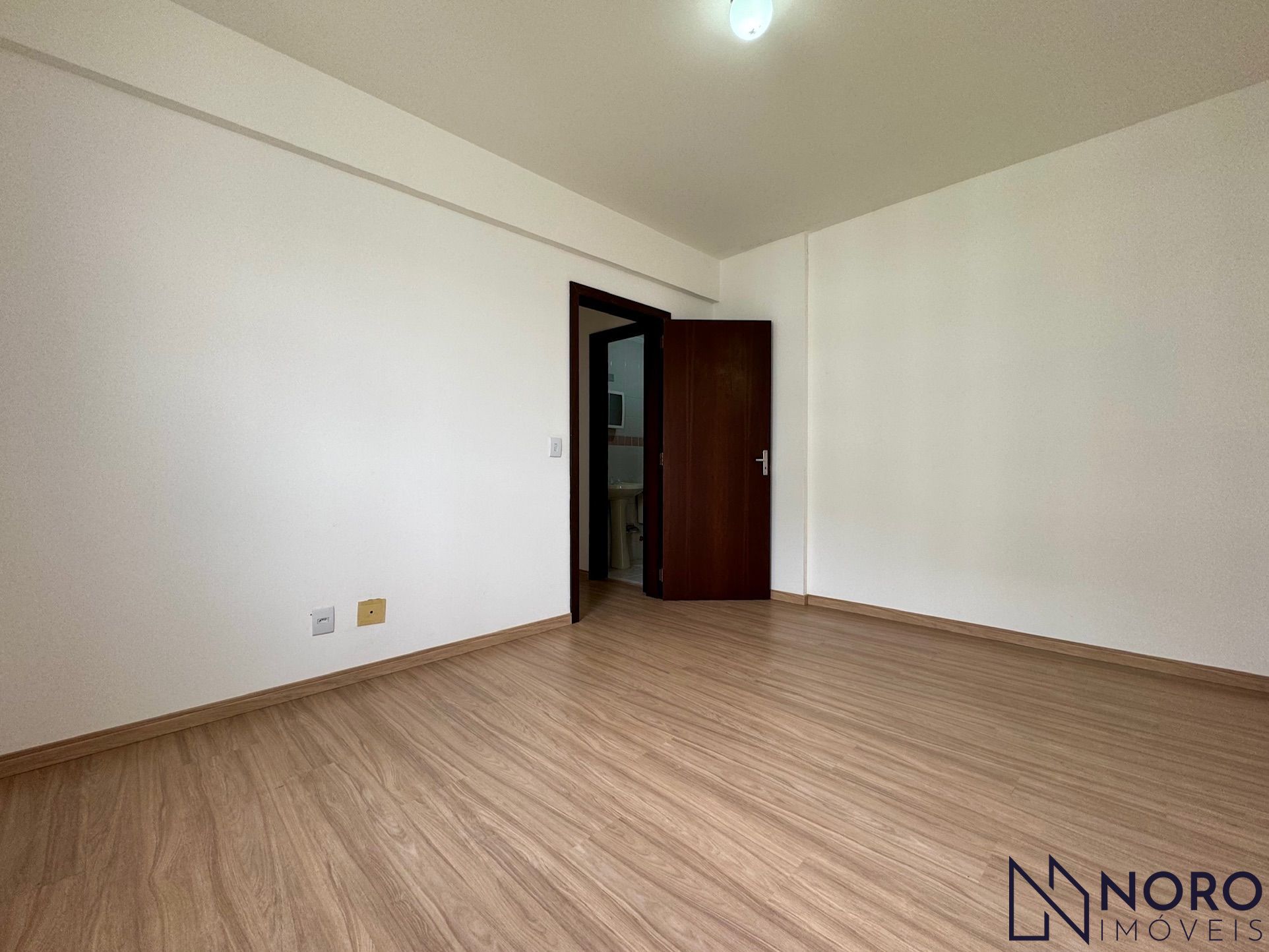 Apartamento central 2 dormitórios 2 banhos box 2 elevadores salão festas
