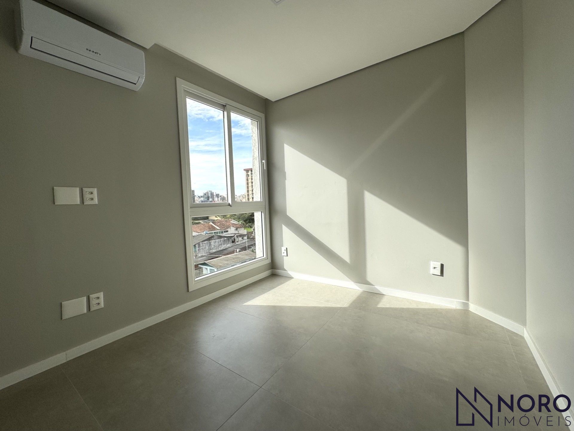 Apartamento à venda / 2dormitórios/1 suíte / 2 vagas de garagem/ Bairro Mediane