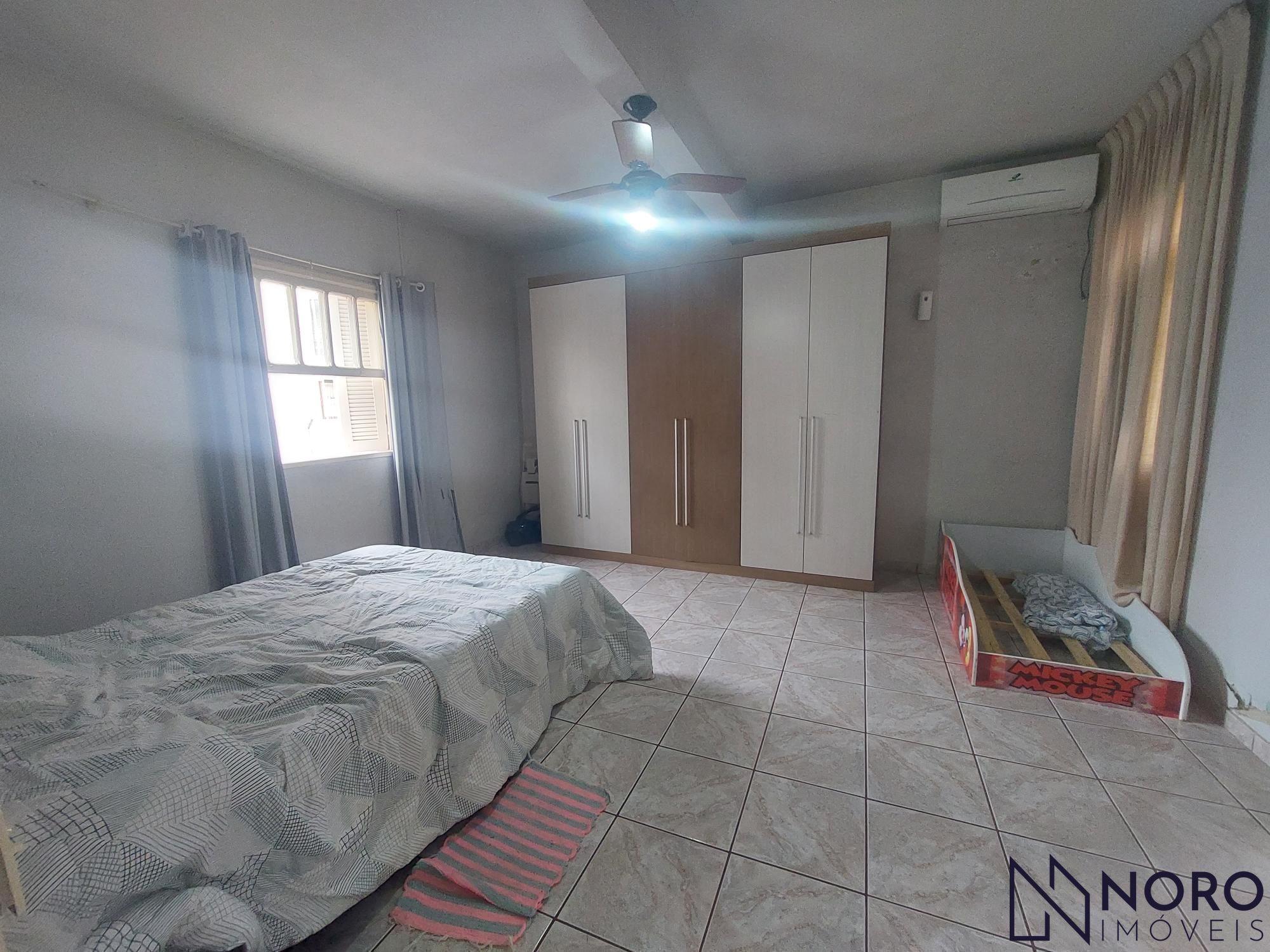 Casa mista com 3 dormitórios e 3 vagas de garagem na manoel ribas