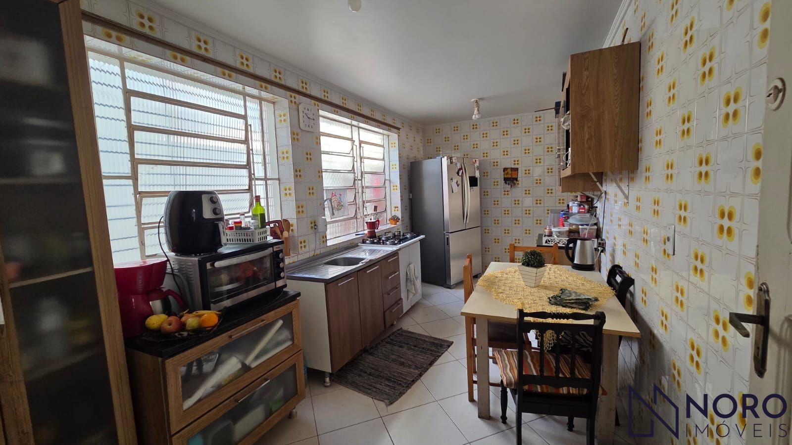 Casa com 3 Dormitórios, Espaço Independente e Garagem à Venda em Região Central