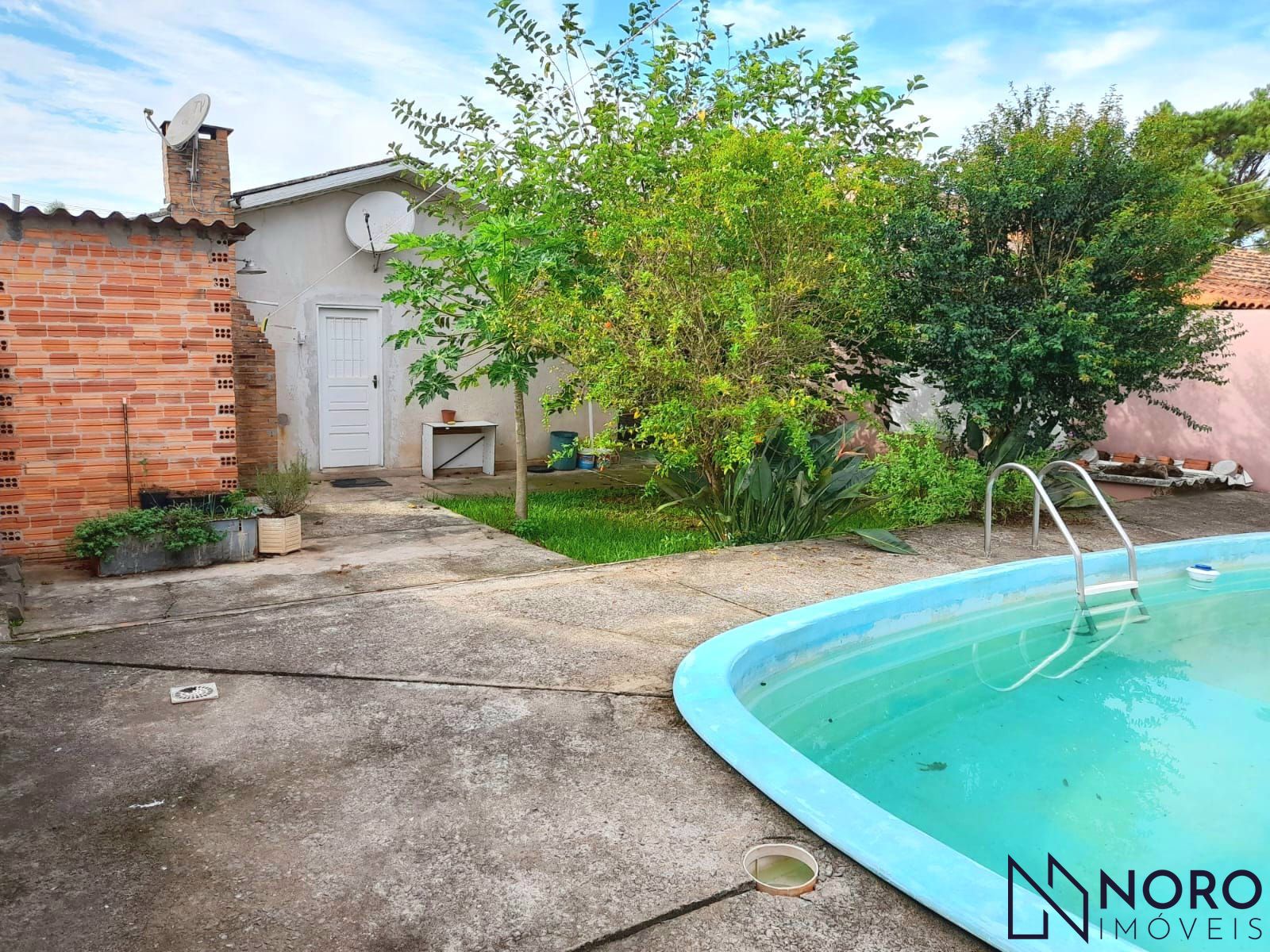 "Descubra o encanto da vida rural em Santa Maria! Casa com 2 dormitórios, piscin