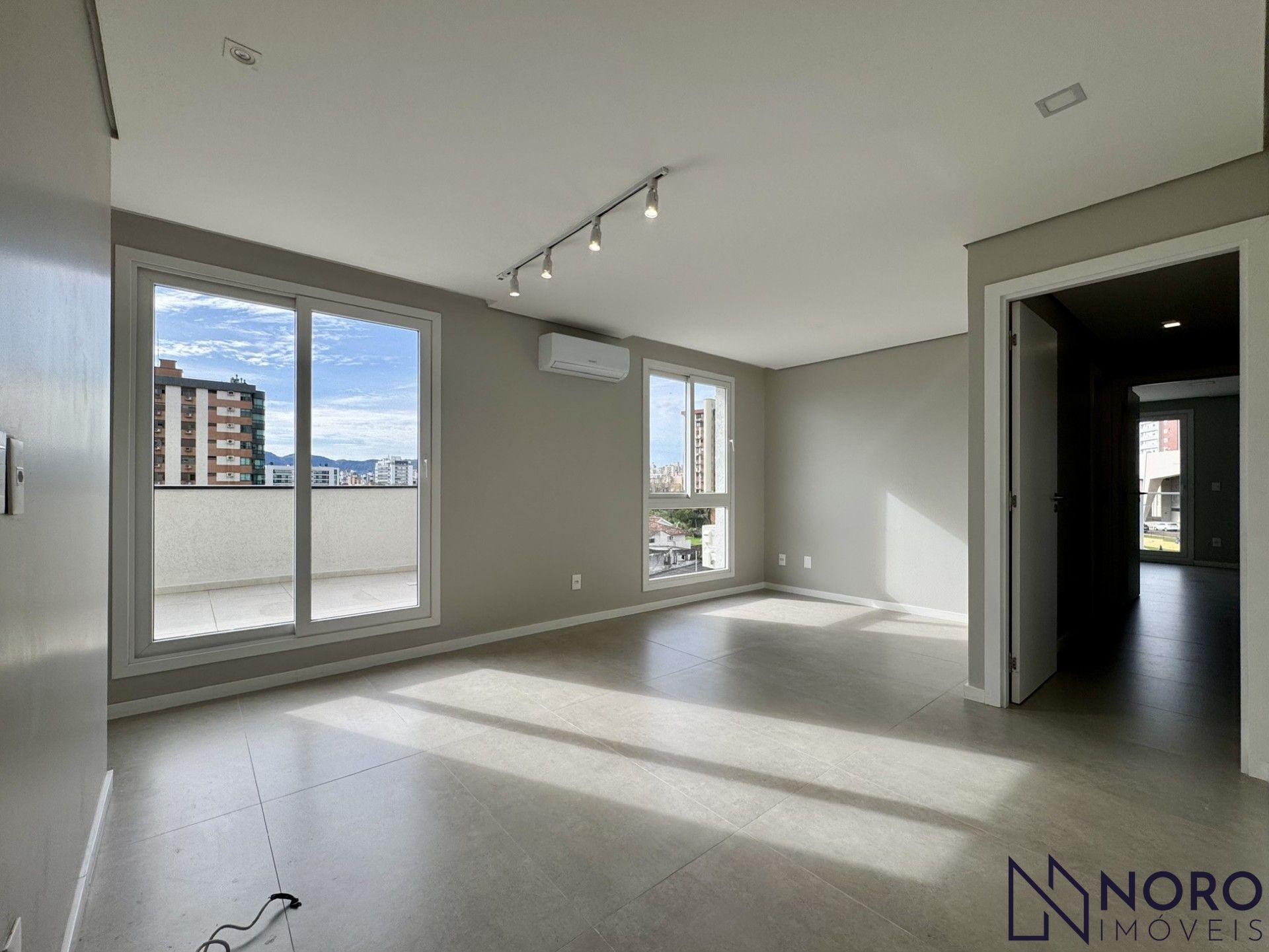 Apartamento à venda / 2dormitórios/1 suíte / 2 vagas de garagem/ Bairro Mediane