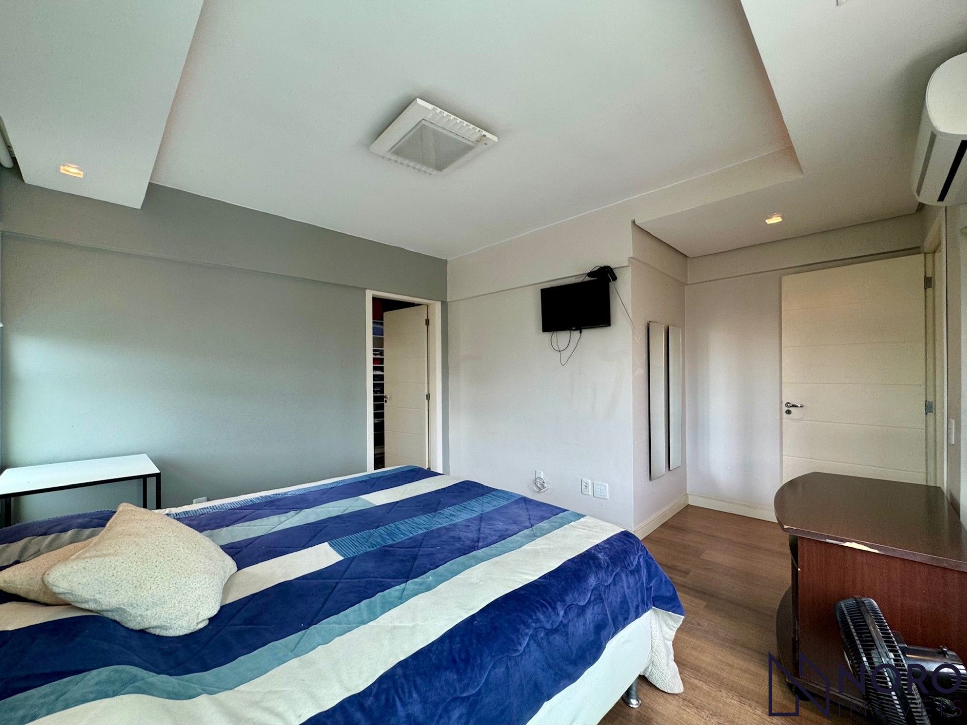 Casa de esquina no Bairro Noal com 3 suítes, 290 m² e área gourmet com piscina!