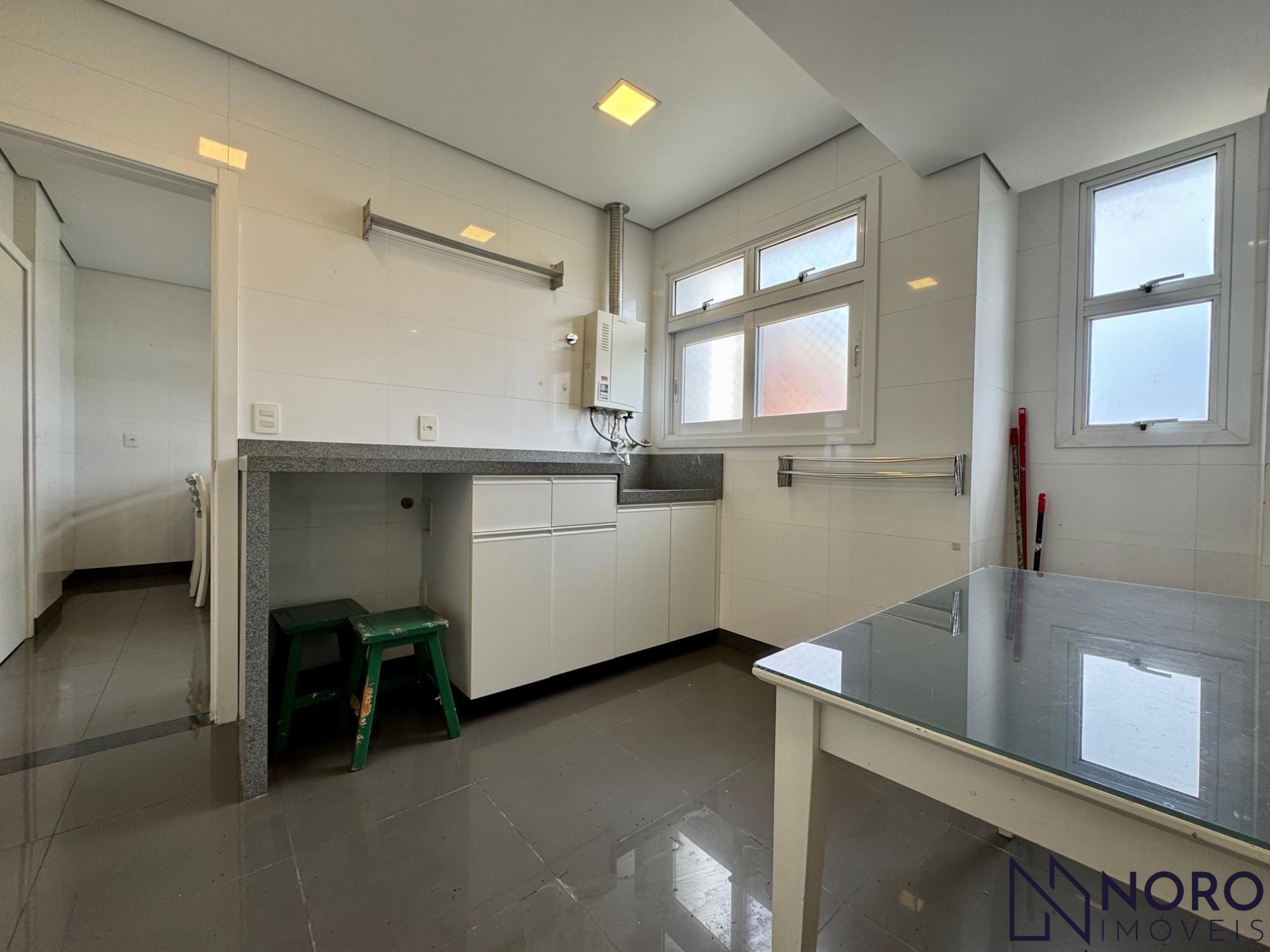 Apartamento andar inteiro, 200,24m² privativo, 3 suítes, 360º de vista panorâmic
