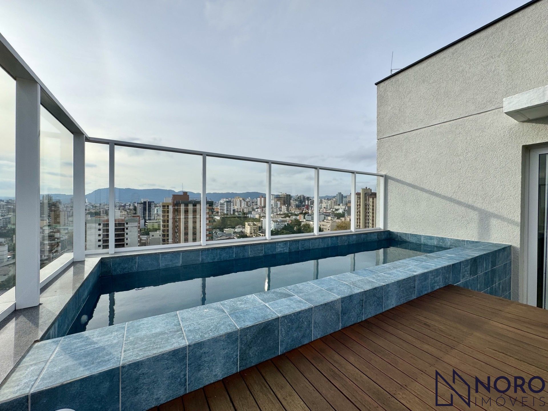 Cobertura à venda no Bairro Medianeira 155 m² privativos Piscina e Espaço Go