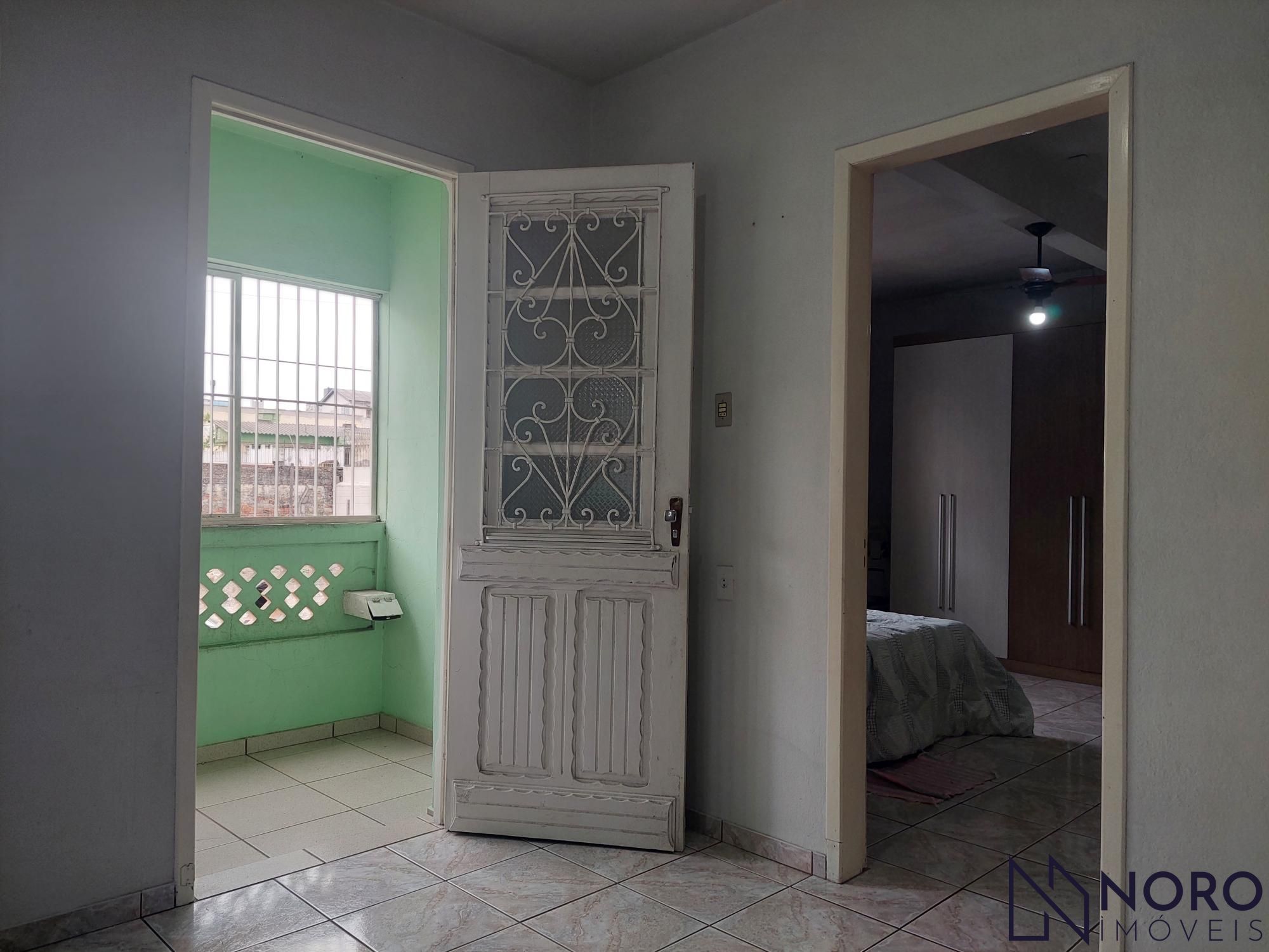 Casa mista com 3 dormitórios e 3 vagas de garagem na manoel ribas