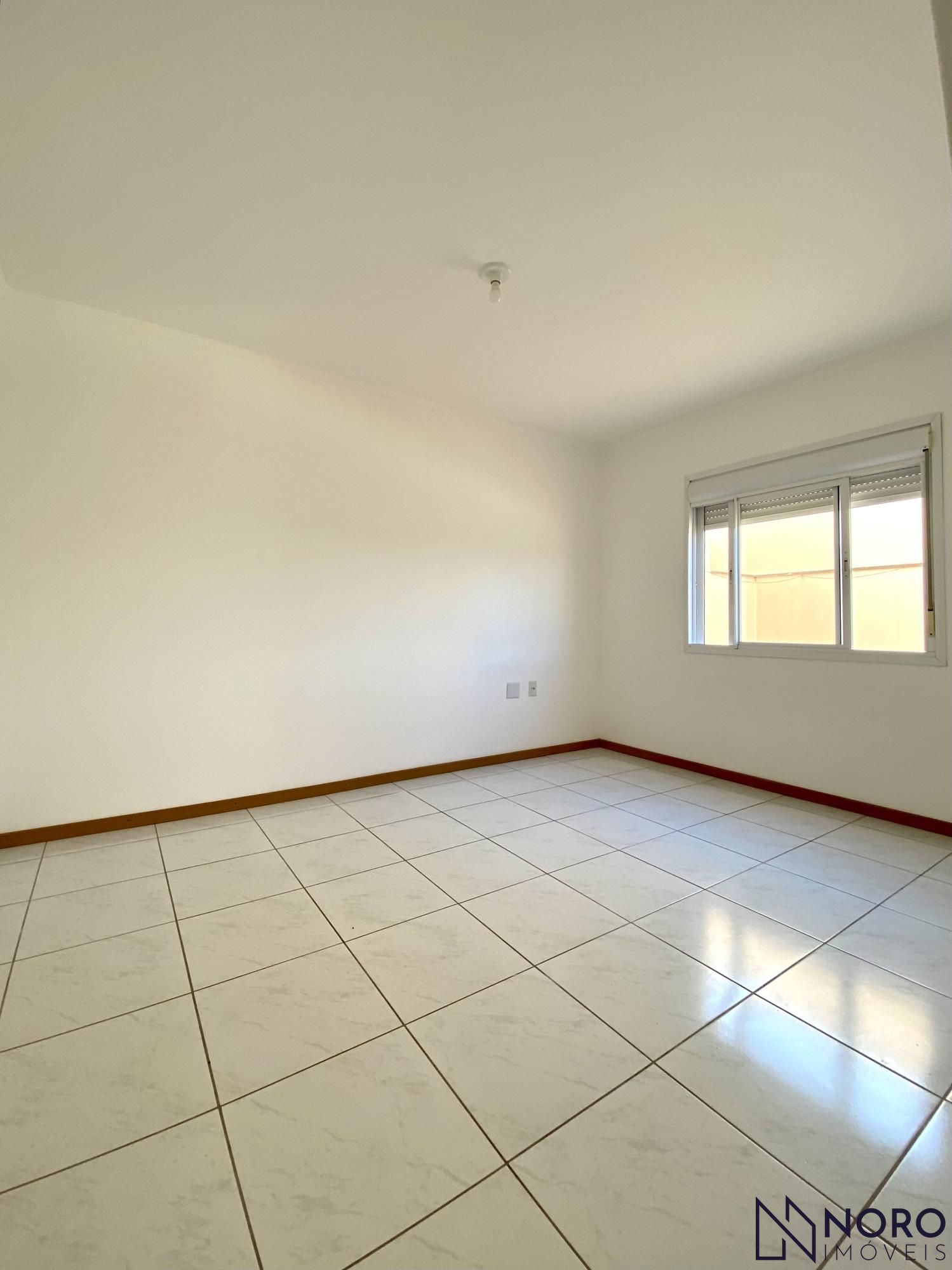 Apartamento 02 dormitórios, com garagem e um amplo terraço.