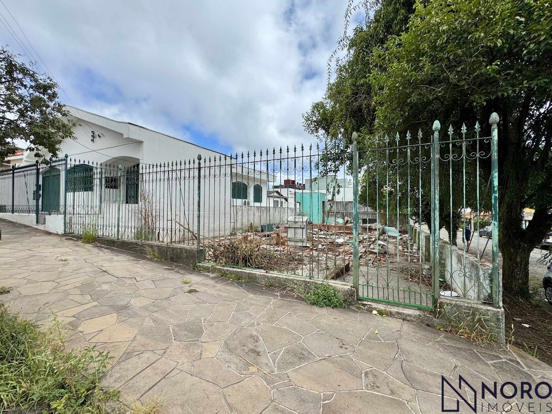 Terreno/Lote à venda  no Menino Jesus - Santa Maria, RS. Imóveis