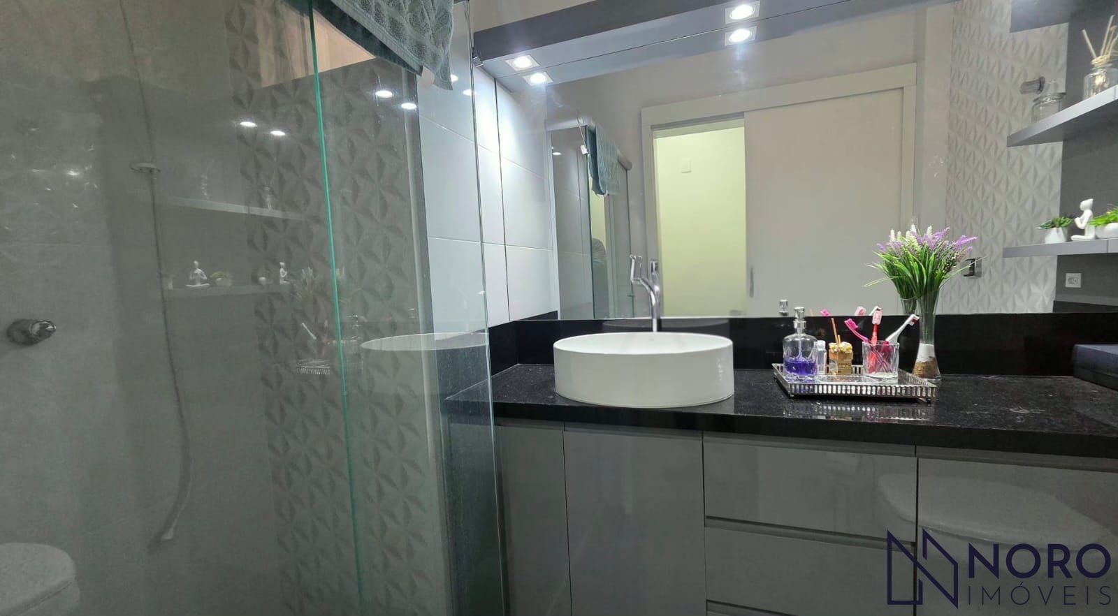 Apartamento semimobiliado com 2 dormitórios e suíte próximo à UFN