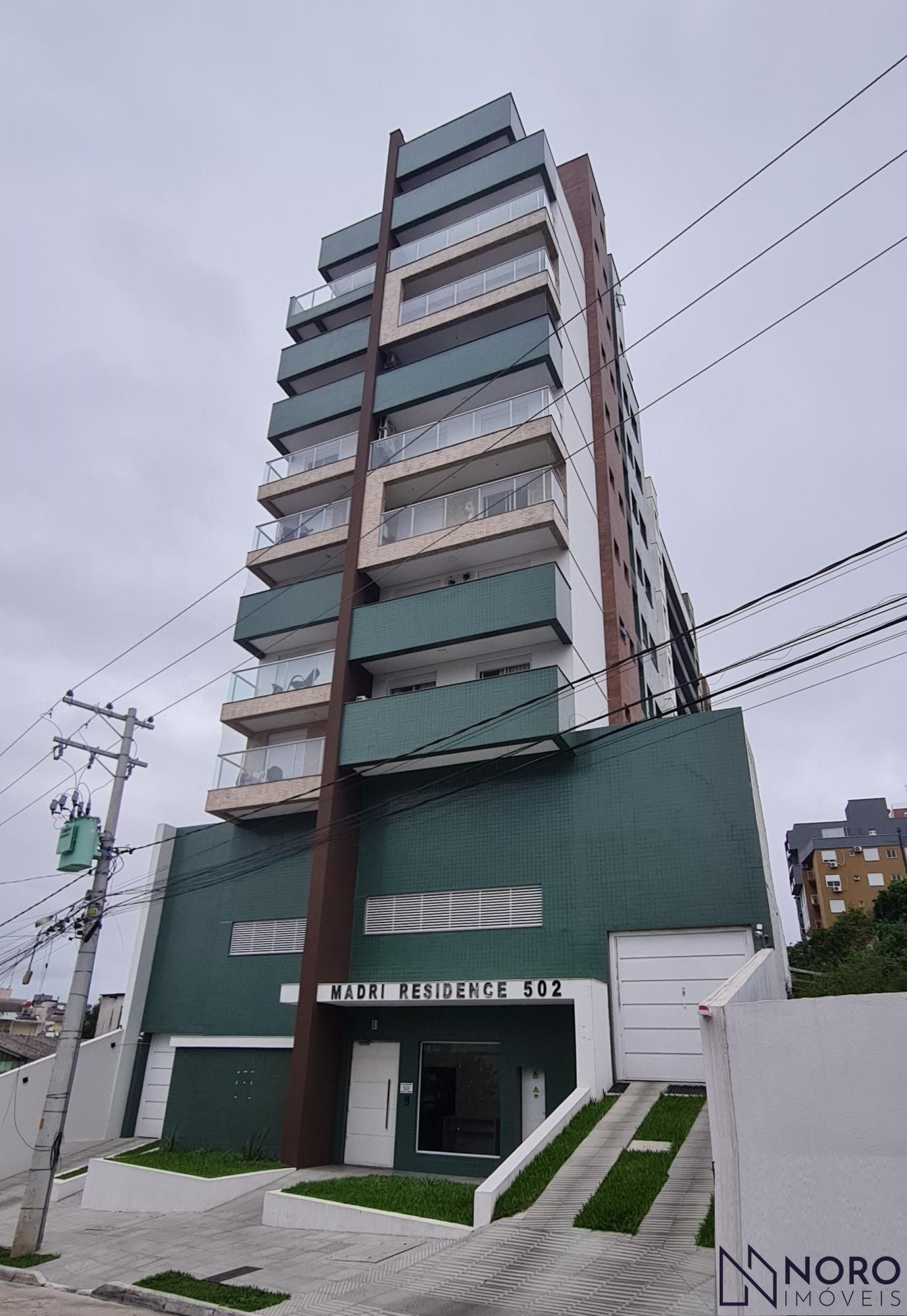 Apartamento 1 Dormitório, sacada com churrasqueira e garagem coberta.