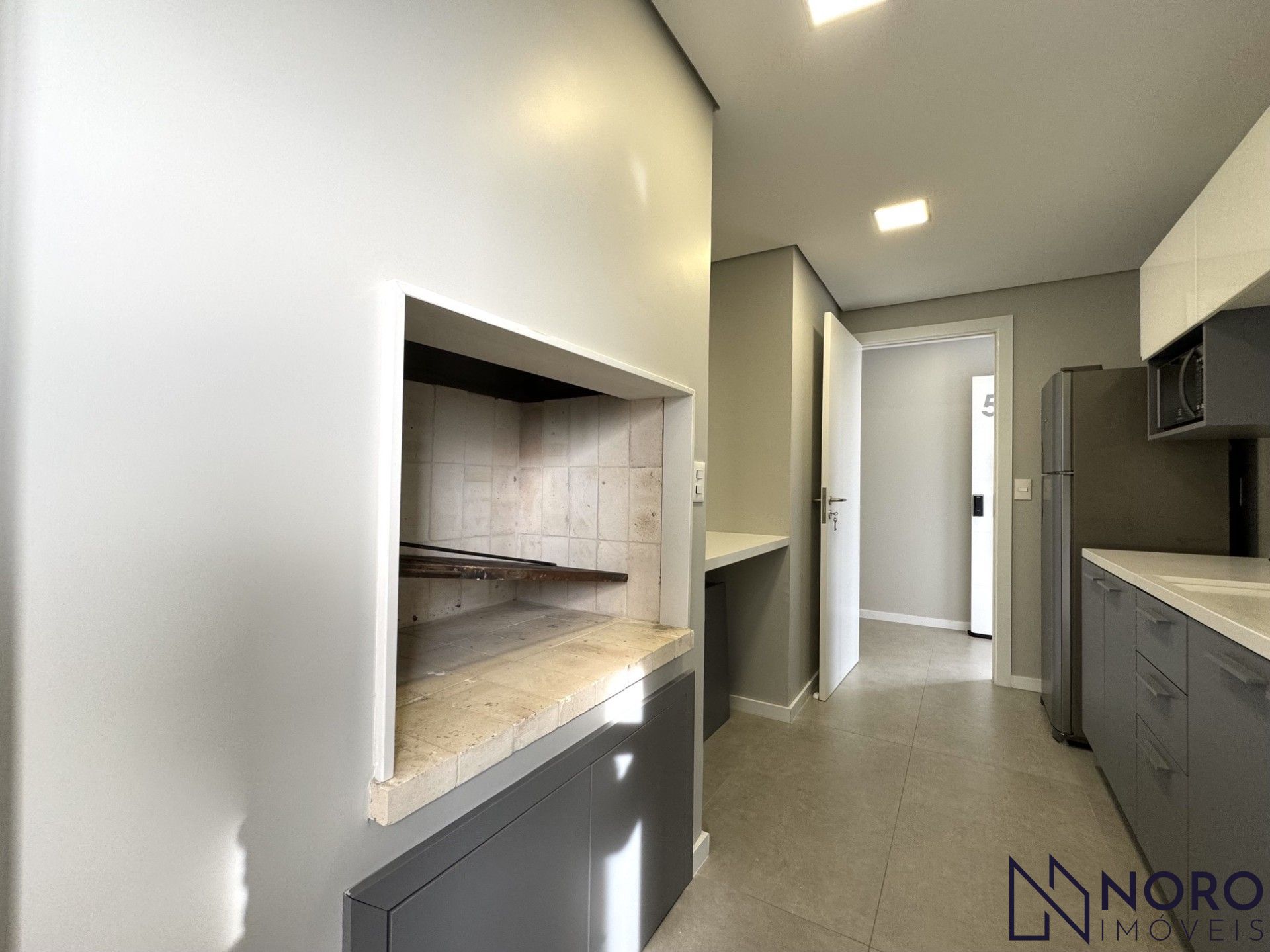 Apartamento à venda / 3dormitórios/ suíte / 2 vagas de garagem/ Bairro Medianei