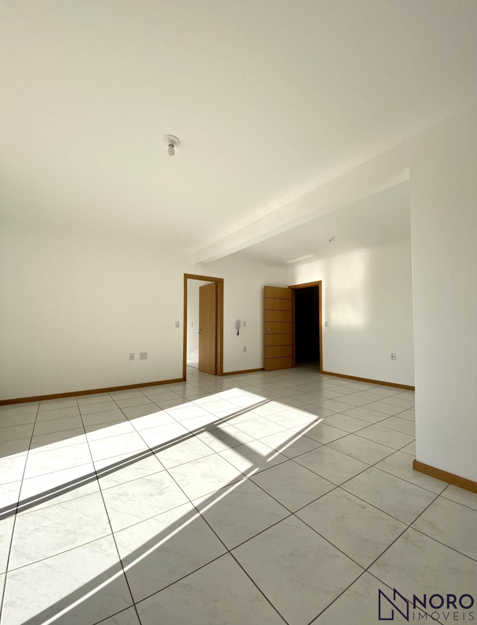 Apartamento 02 dormitórios, com garagem e um amplo terraço.