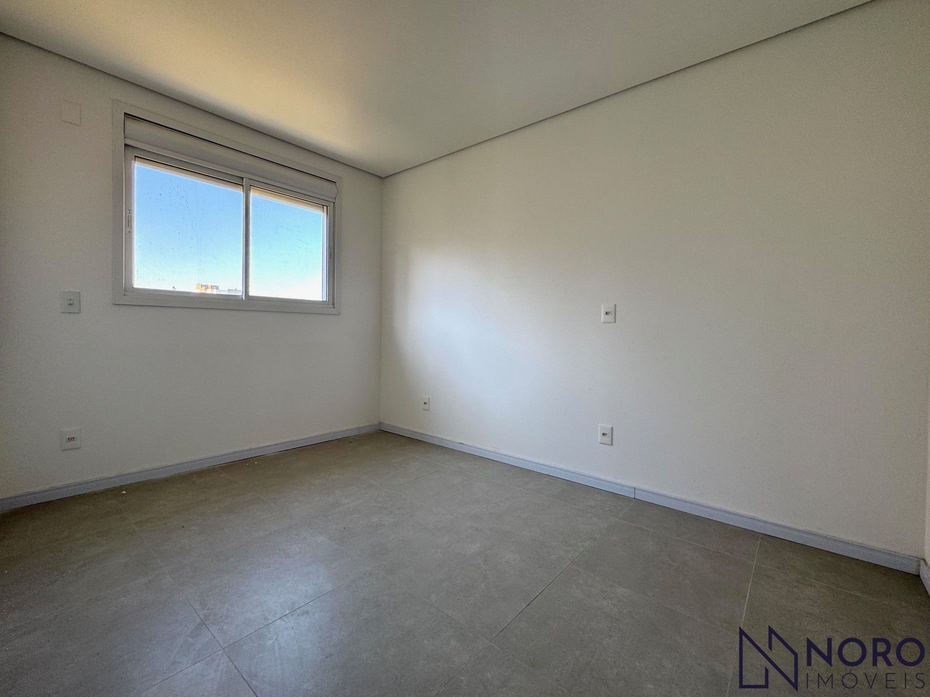 Apartamento 3 dormitórios, 1 suíte, sacada e 2 vagas no Nonoai!